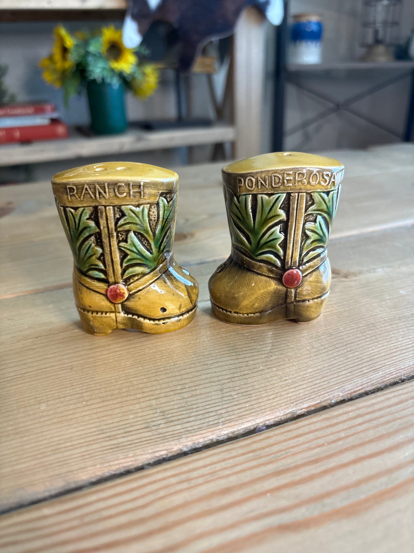 *VINTAGE* COWBOY BOOT SALT & PEPPER SHAKER SET