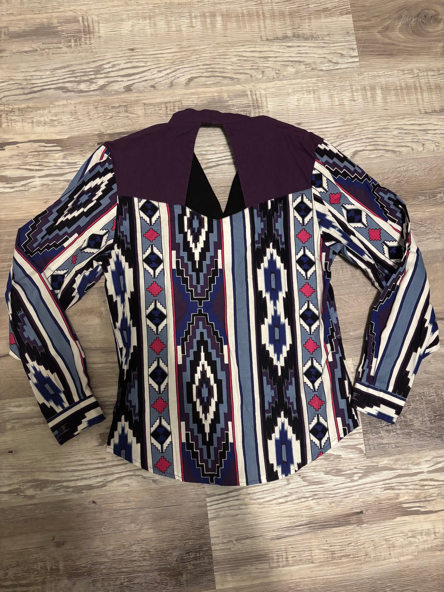 *VINTAGE* PURPLE/ PINK AZTEC KEYHOLE BUTTON UP
