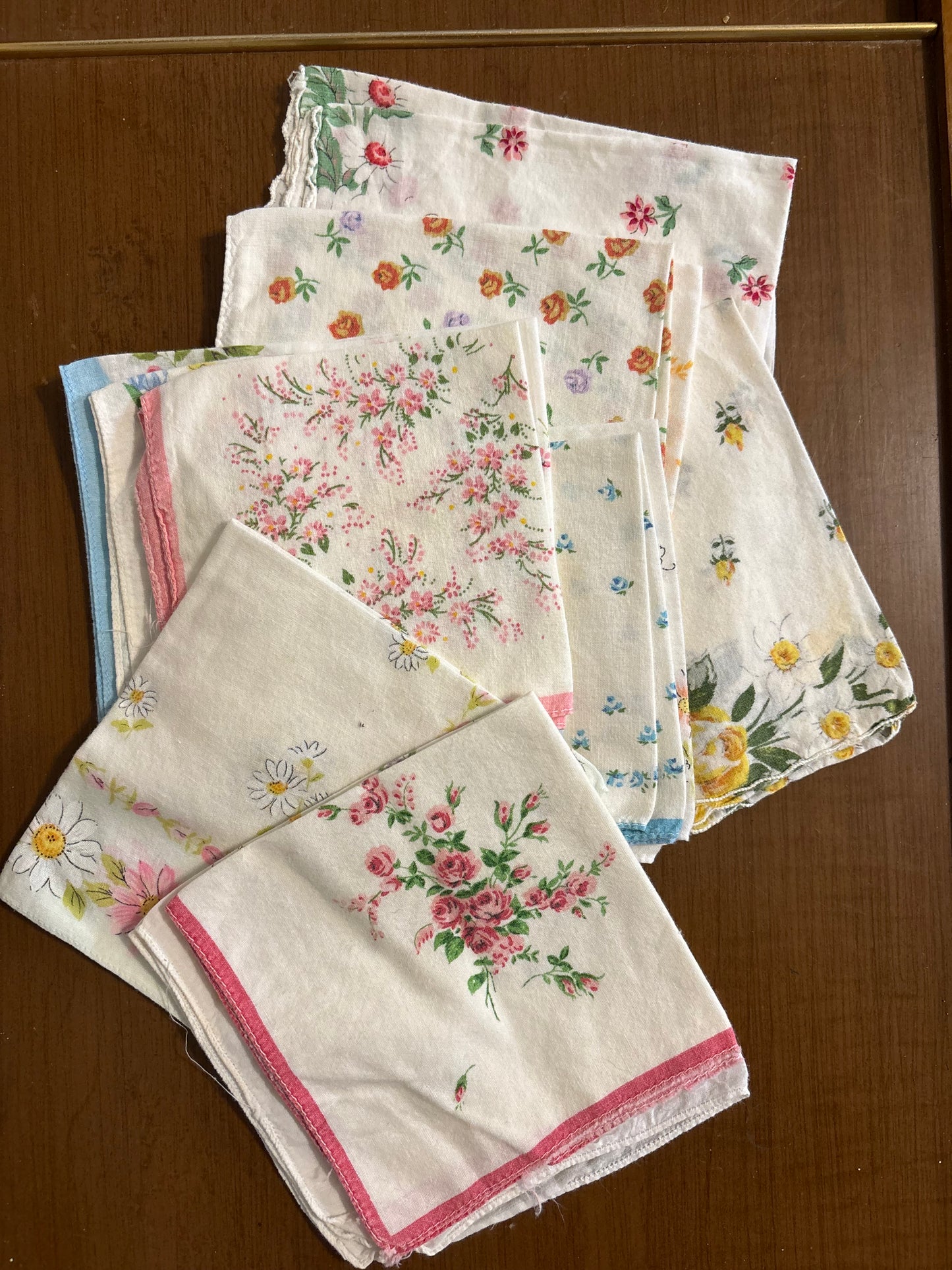 *VINTAGE* GRANNY’S FLORAL HANKIES