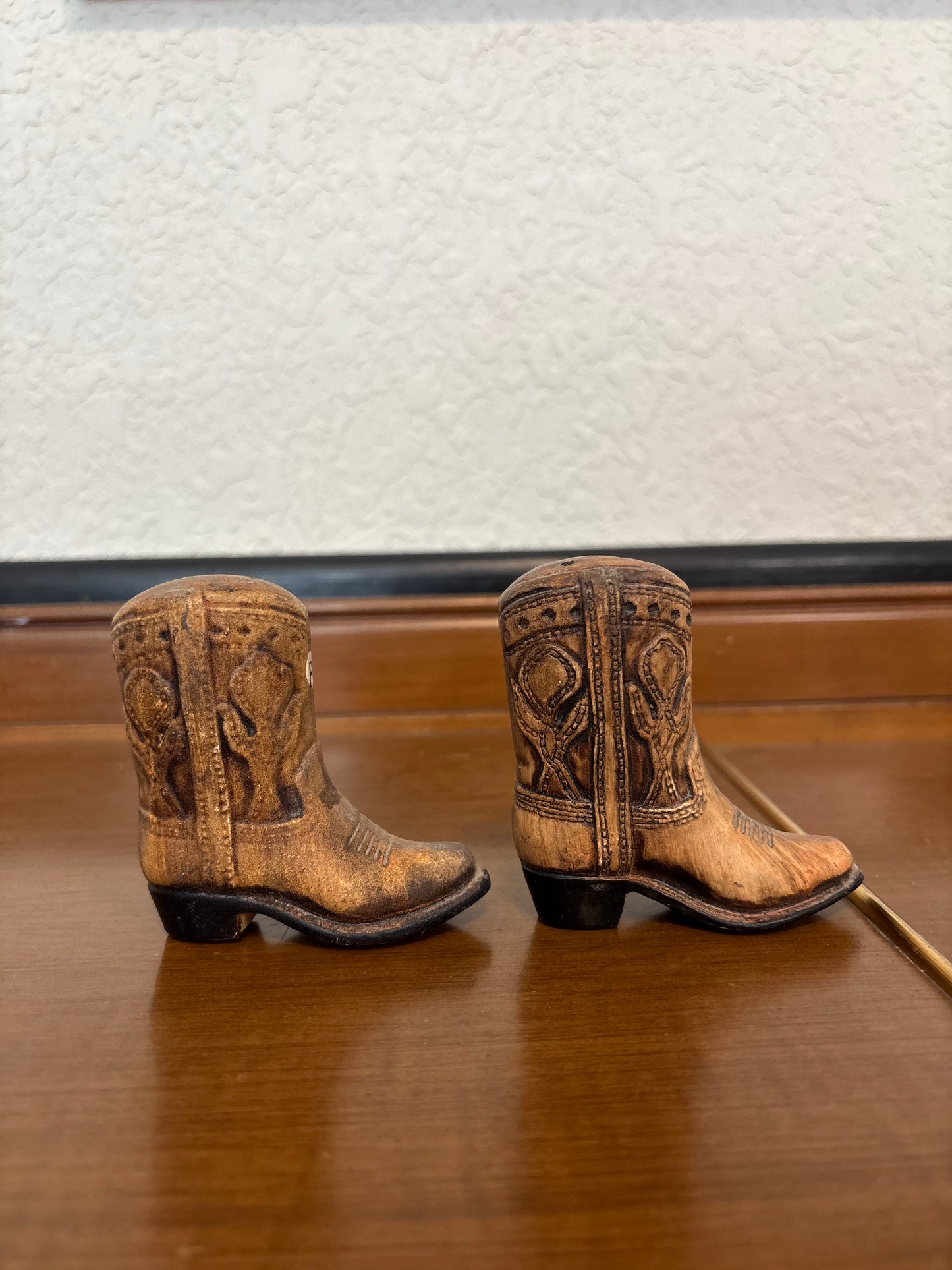 *VINTAGE* GRAND OLE OPRY NASHVILLE TN BOOT SALT & PEPPER SHAKER SET
