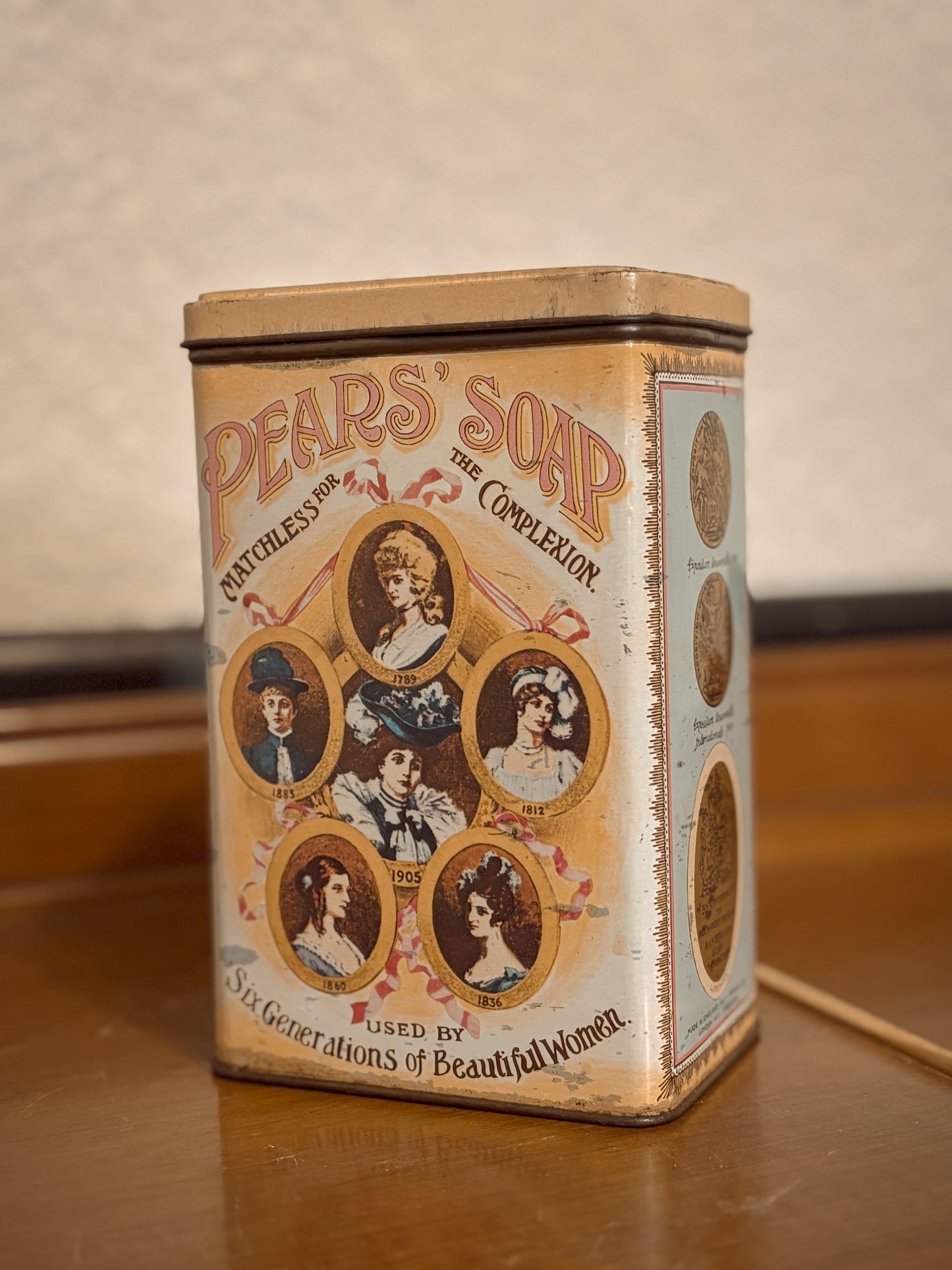 *VINTAGE* PEARS SOAP TIN