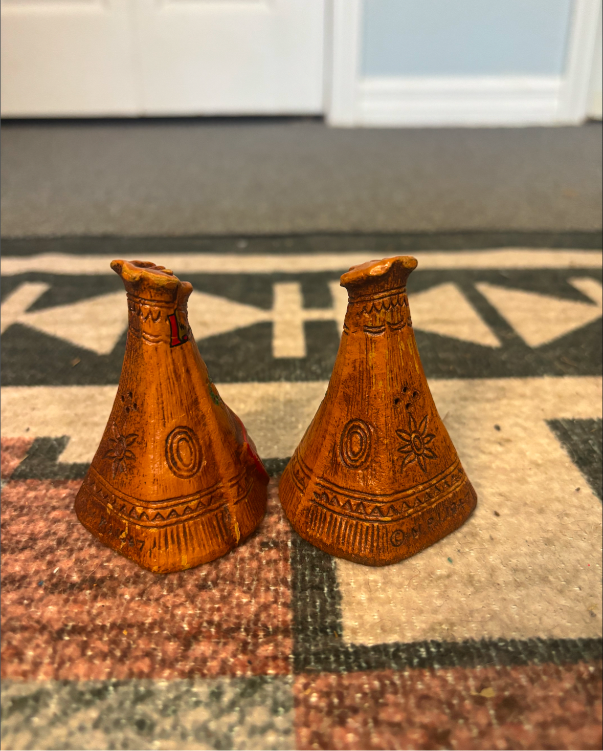 1947 TEEPEE SALT & PEPPER SHAKER SET *VINTAGE*
