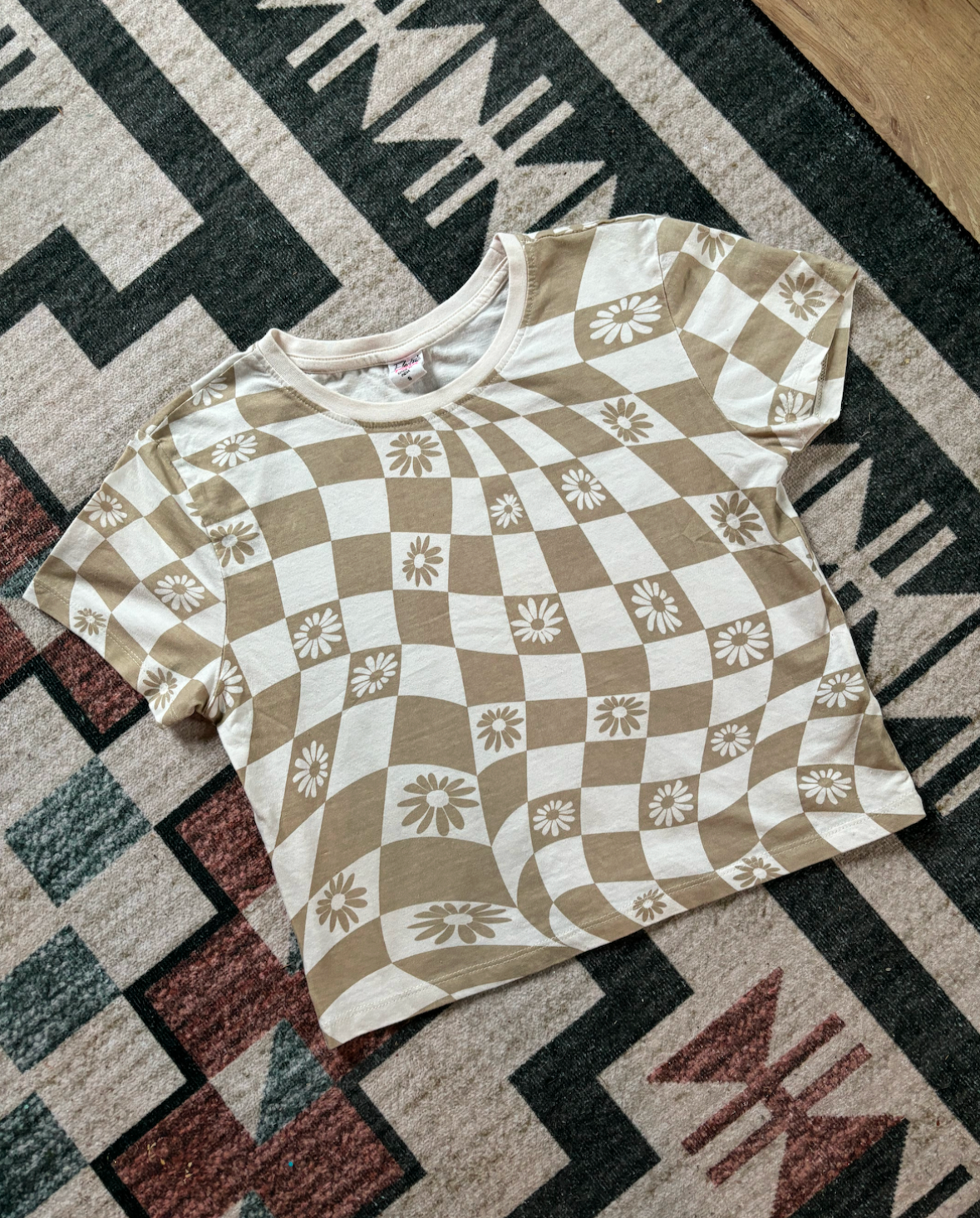 RETRO VIBES CHECKERED CROP TEE