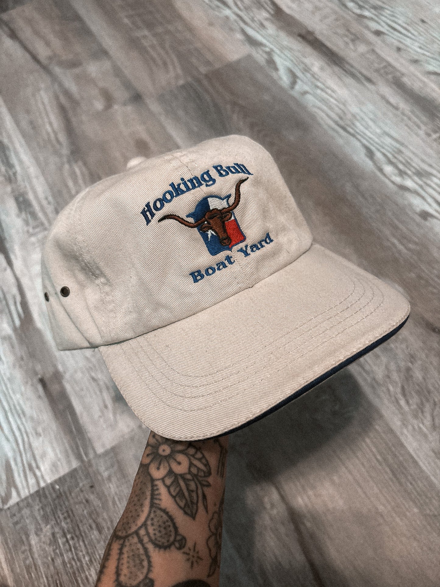 HOOKING BULL BOAT YARD HAT *VINTAGE*