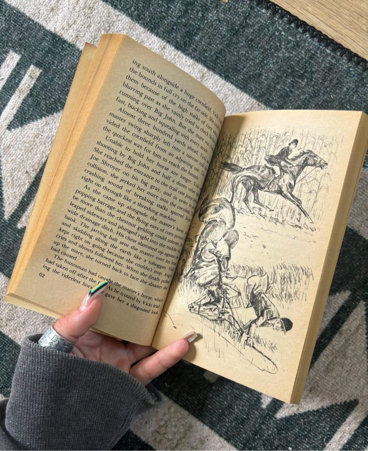 THE COUNTERFEIT RACEHORSE PAPERBACK BOOK BY ELIZABETH LEVY *VINTAGE*