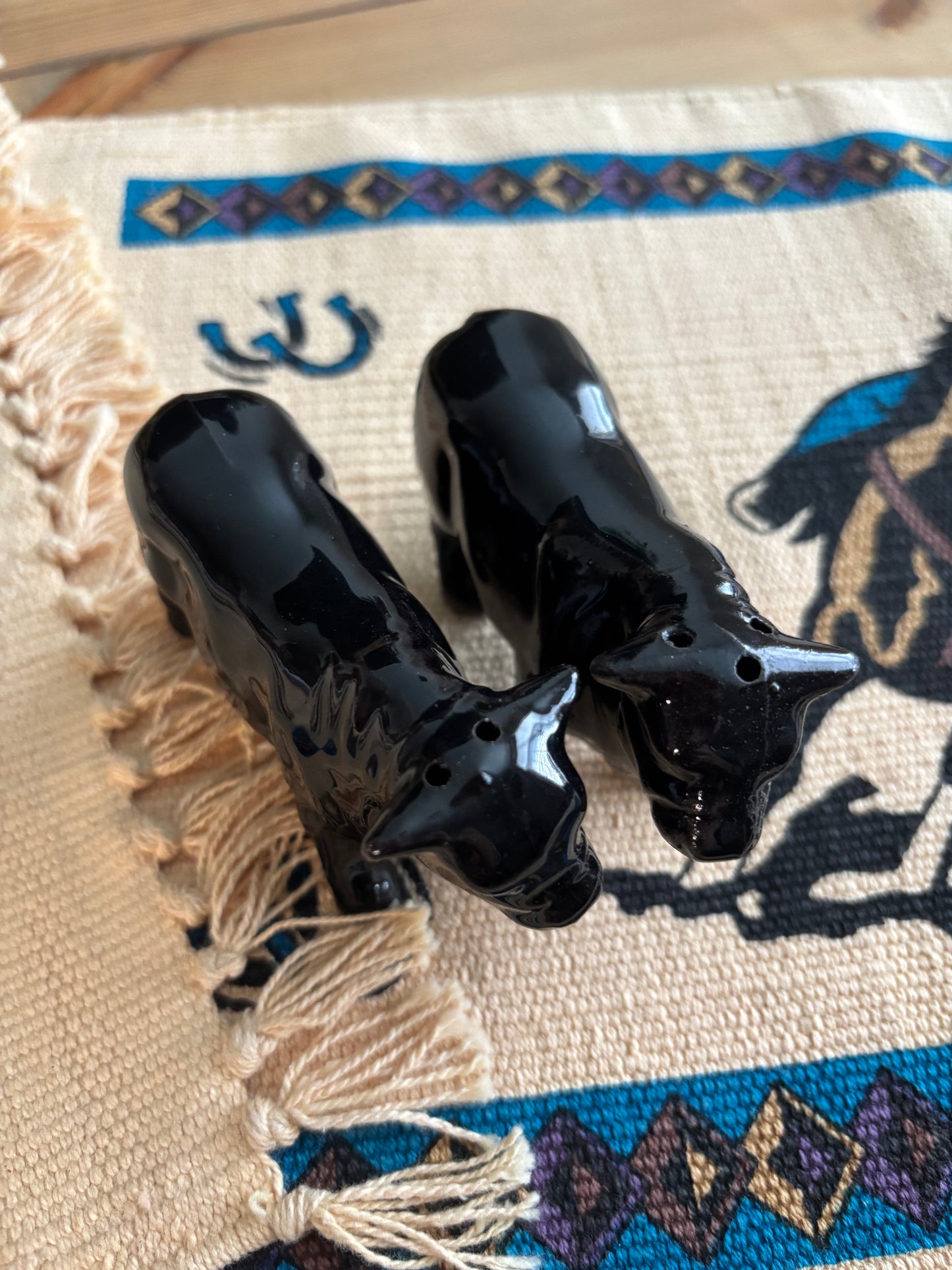 *VINTAGE* BLACK ANGUS SALT & PEPPER SHAKERS SET