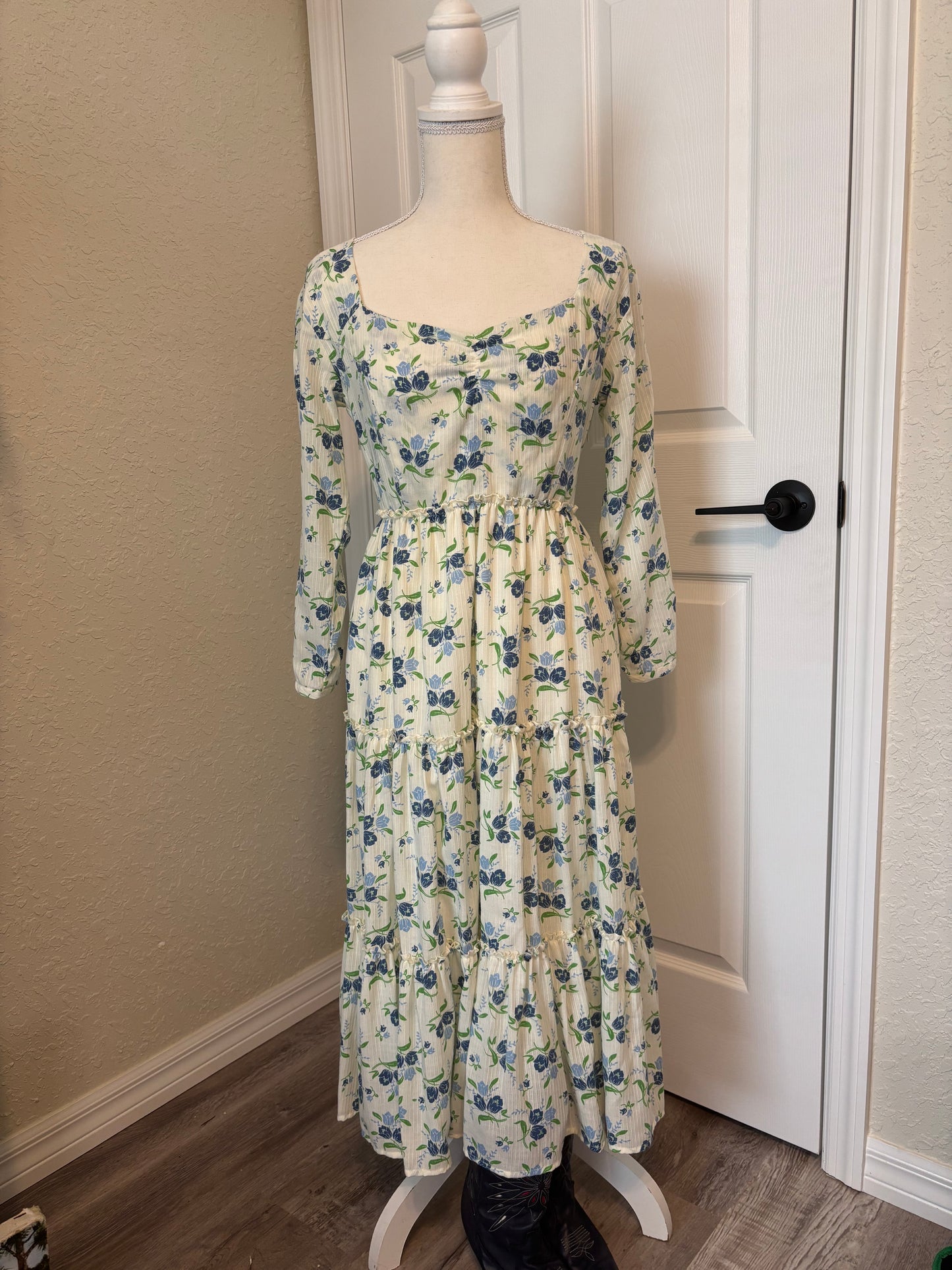 SWEET BABY JAMIE IVORY TIERED SWEETHEART MIDI DRESS