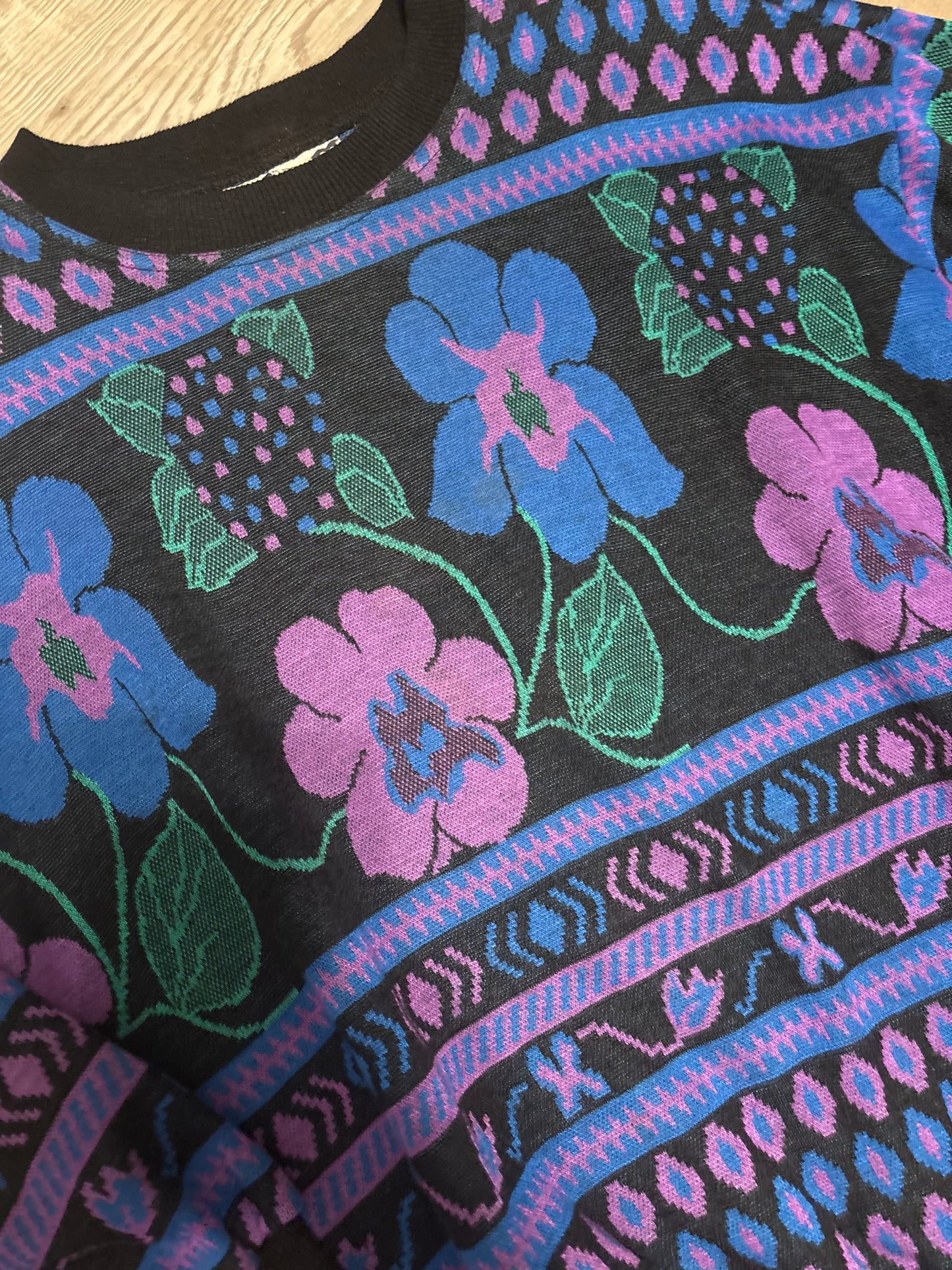 *VINTAGE* TOP NOTCH VIOLETS SWEATER