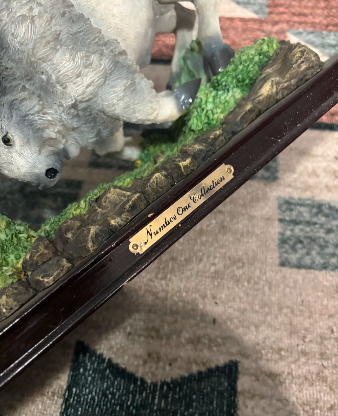 WHITE BISONS STATUE *VINTAGE*