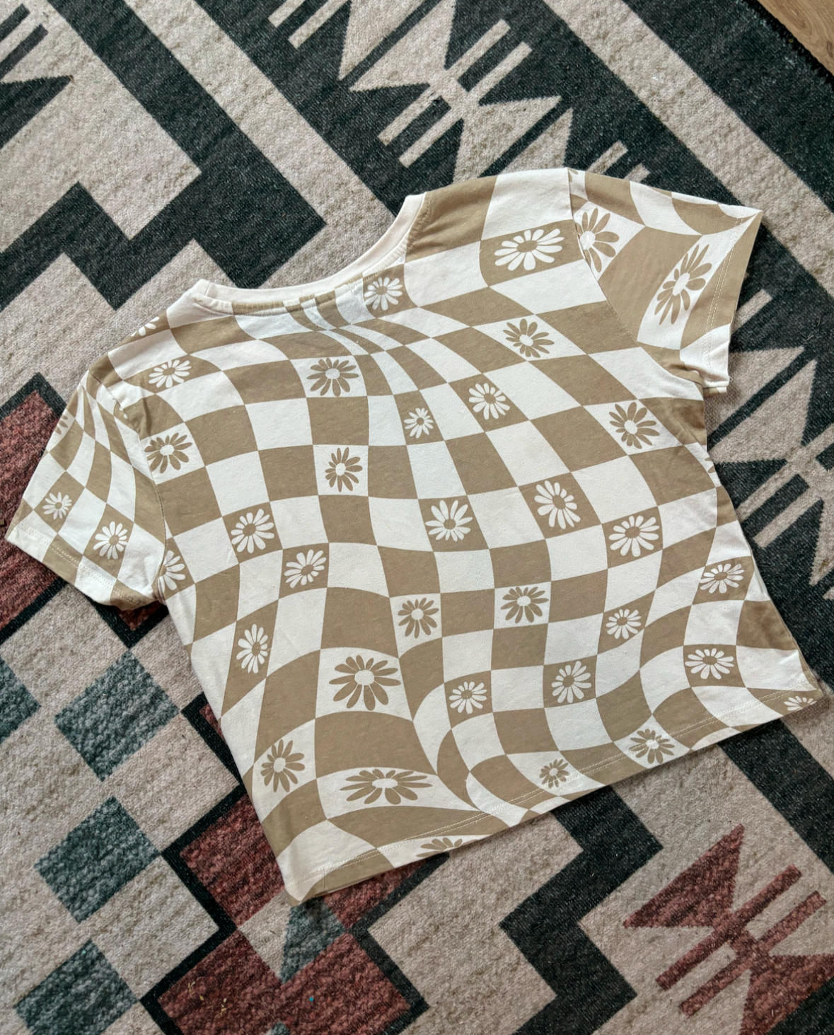 RETRO VIBES CHECKERED CROP TEE