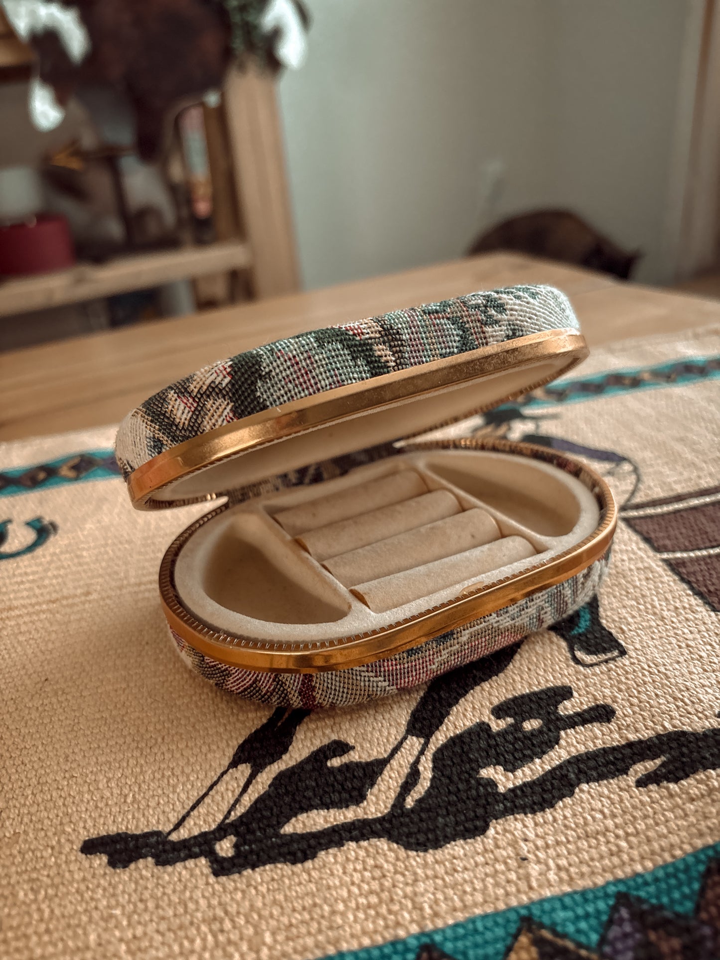 *VINTAGE* TAPESTRY JEWELRY TRINKET TRAVEL BOX