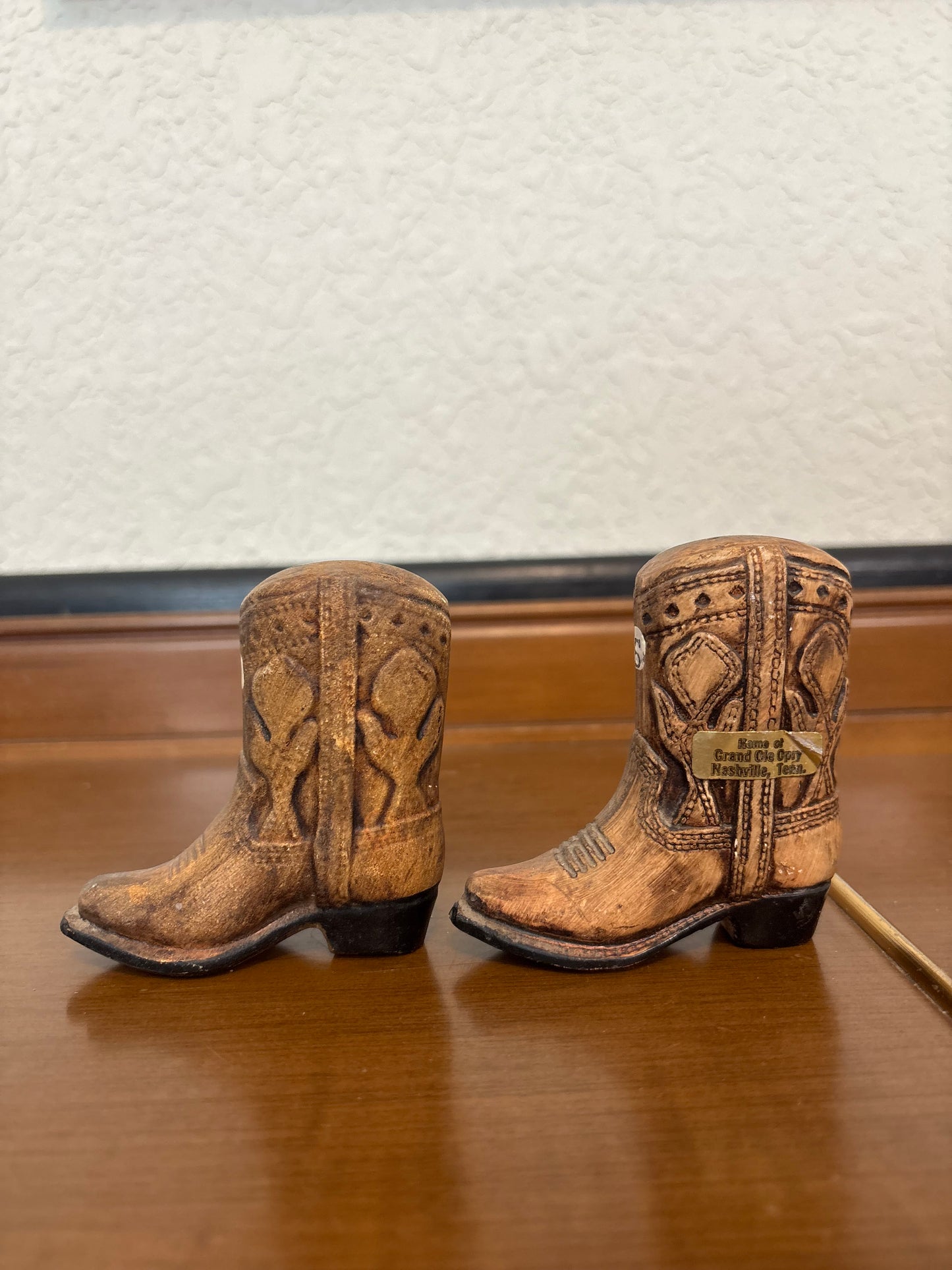 *VINTAGE* GRAND OLE OPRY NASHVILLE TN BOOT SALT & PEPPER SHAKER SET