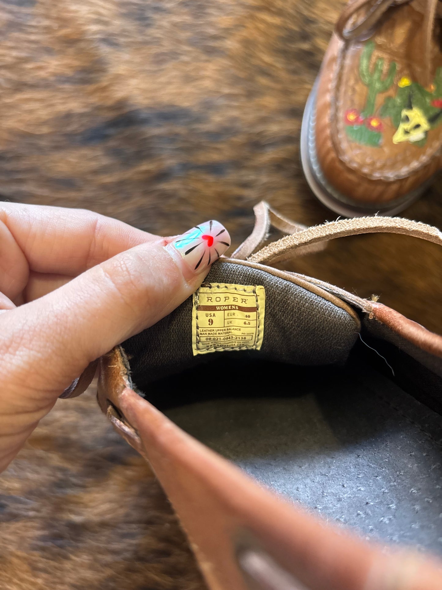 SIZE 9 ROPER DESERT SCENE LEATHER MOCCASIN SHOES