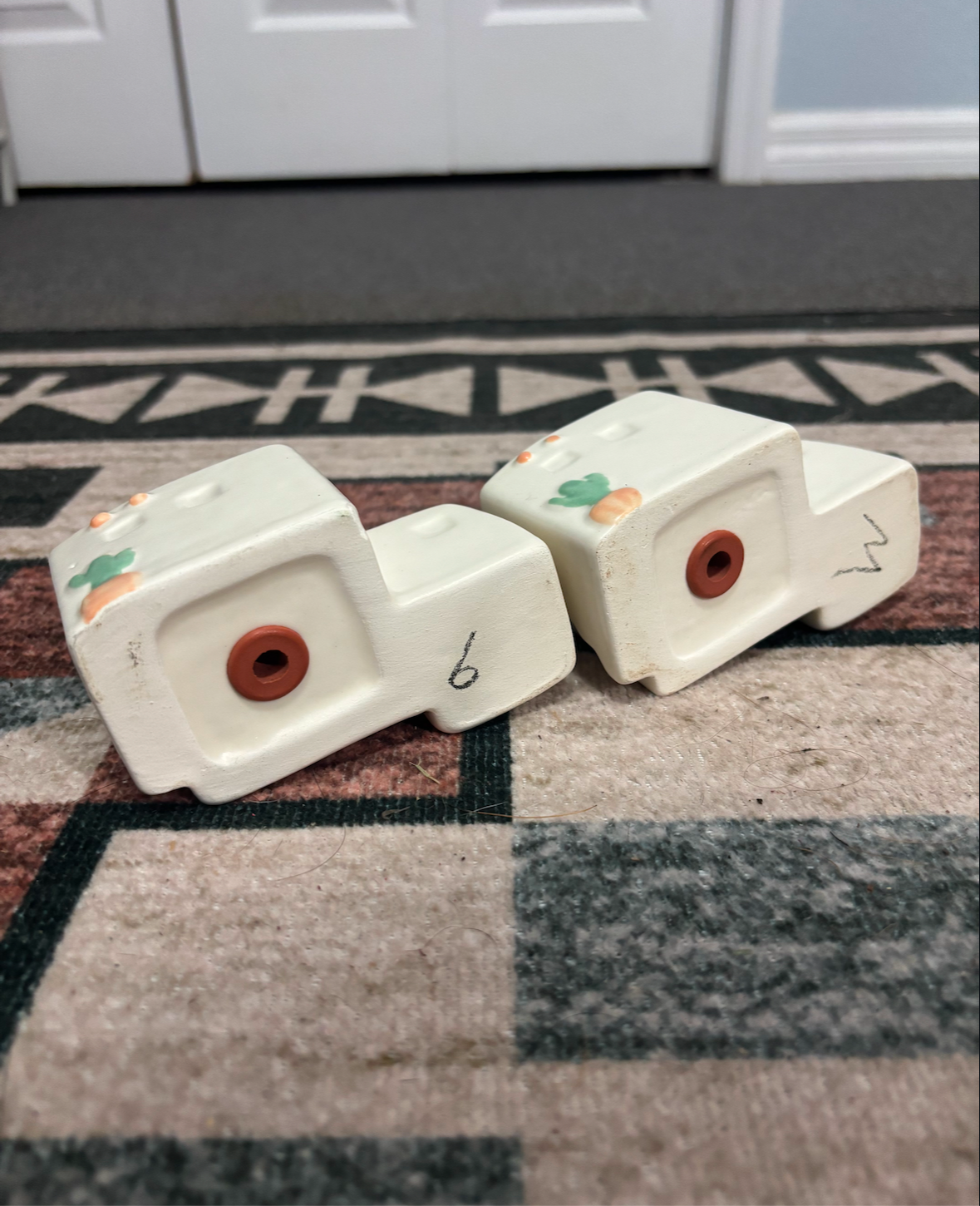 ADOBE HOME SALT & PEPPER SHAKER SET *VINTAGE*