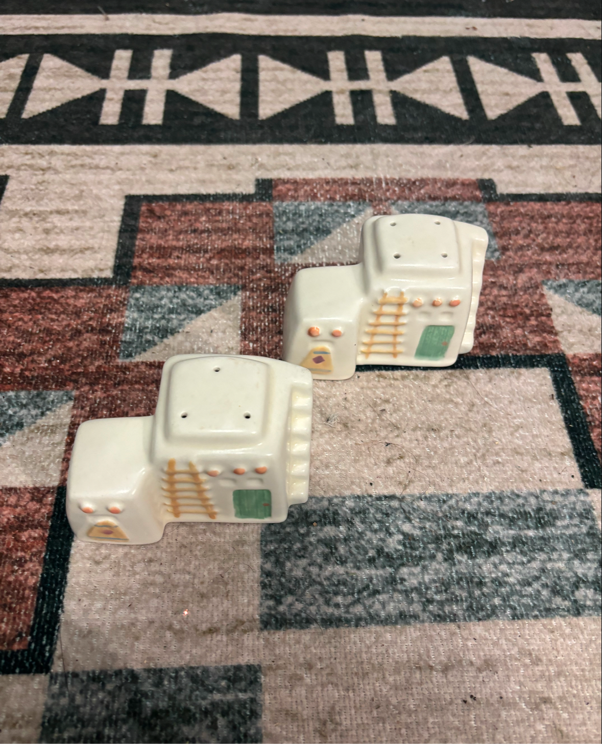 ADOBE HOME SALT & PEPPER SHAKER SET *VINTAGE*