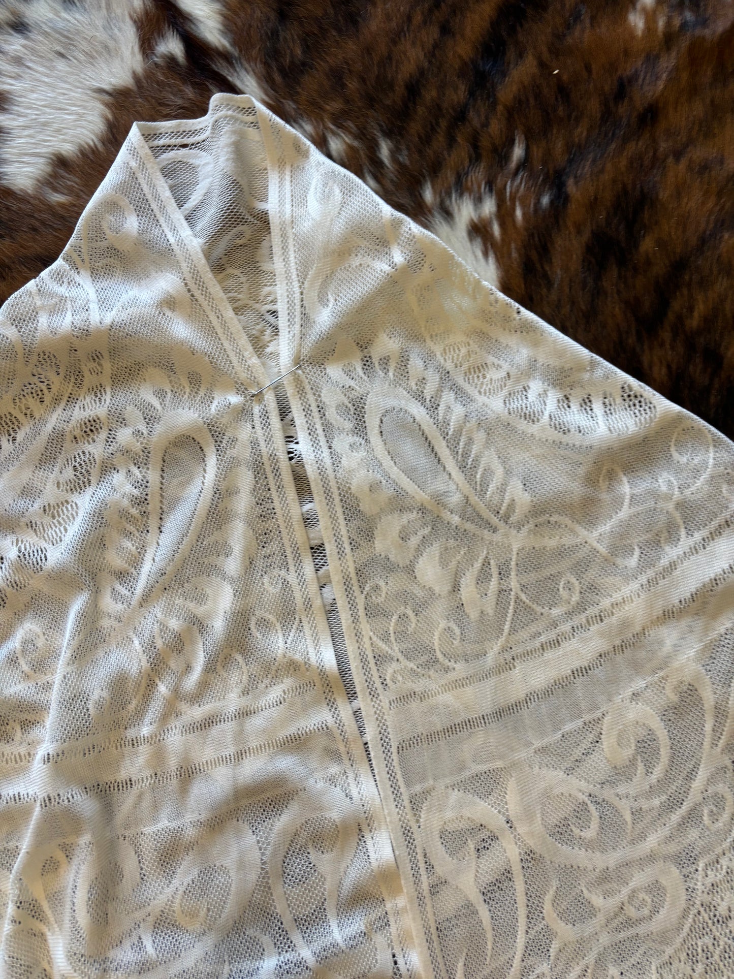 *VINTAGE* FLORAL LACE WRAP SHAWL