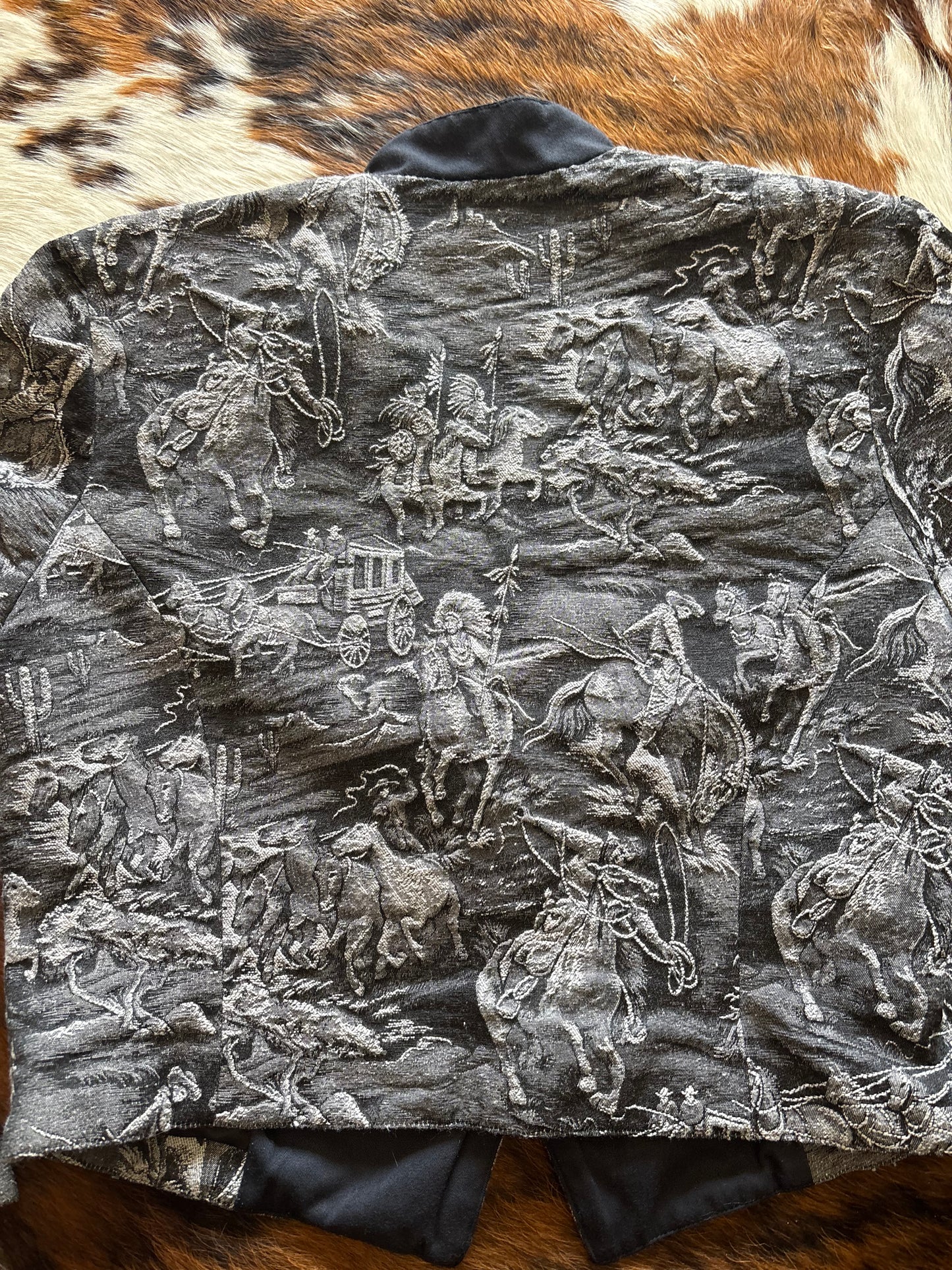 *VINTAGE* WOMENS CROP ROUGHRIDER TAPESTRY NATIVE AMERICAN JACKET