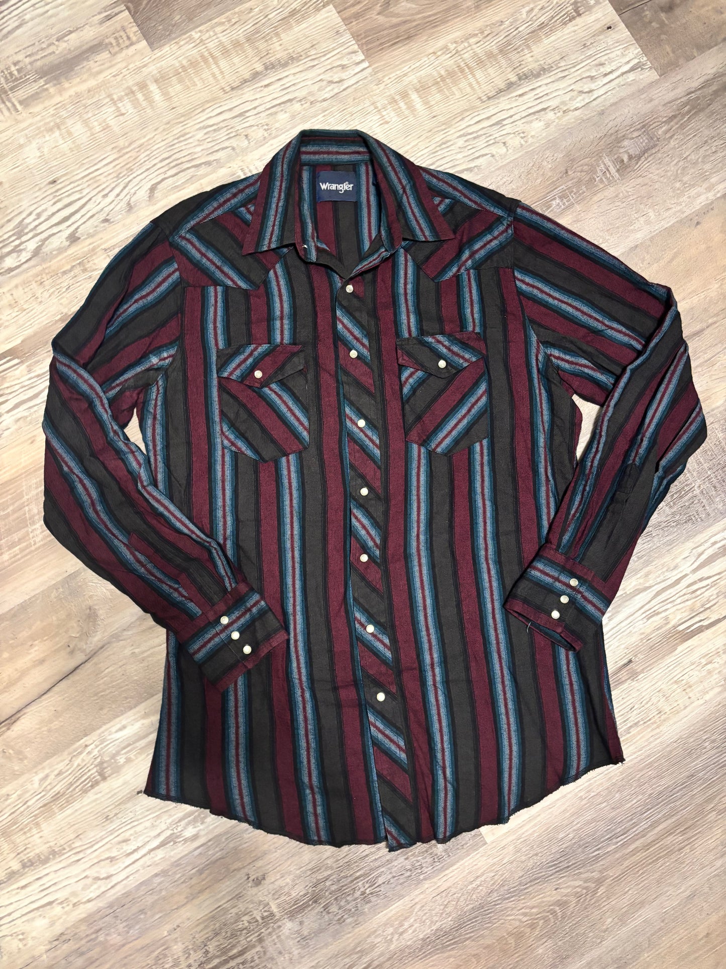 *VINTAGE* WRANGLER PEARL SNAP