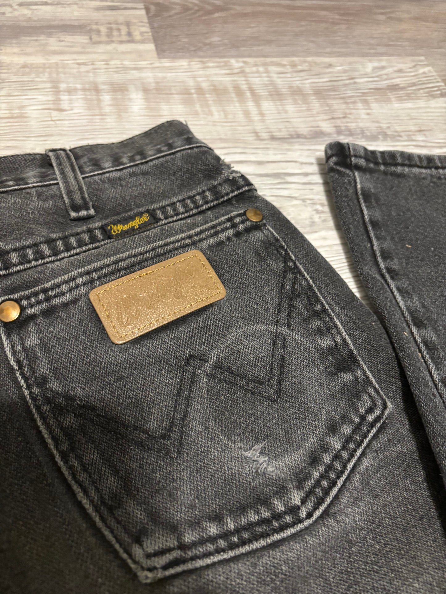 *VINTAGE* 26” BLACK WORN OUT WRANGLER JEANS