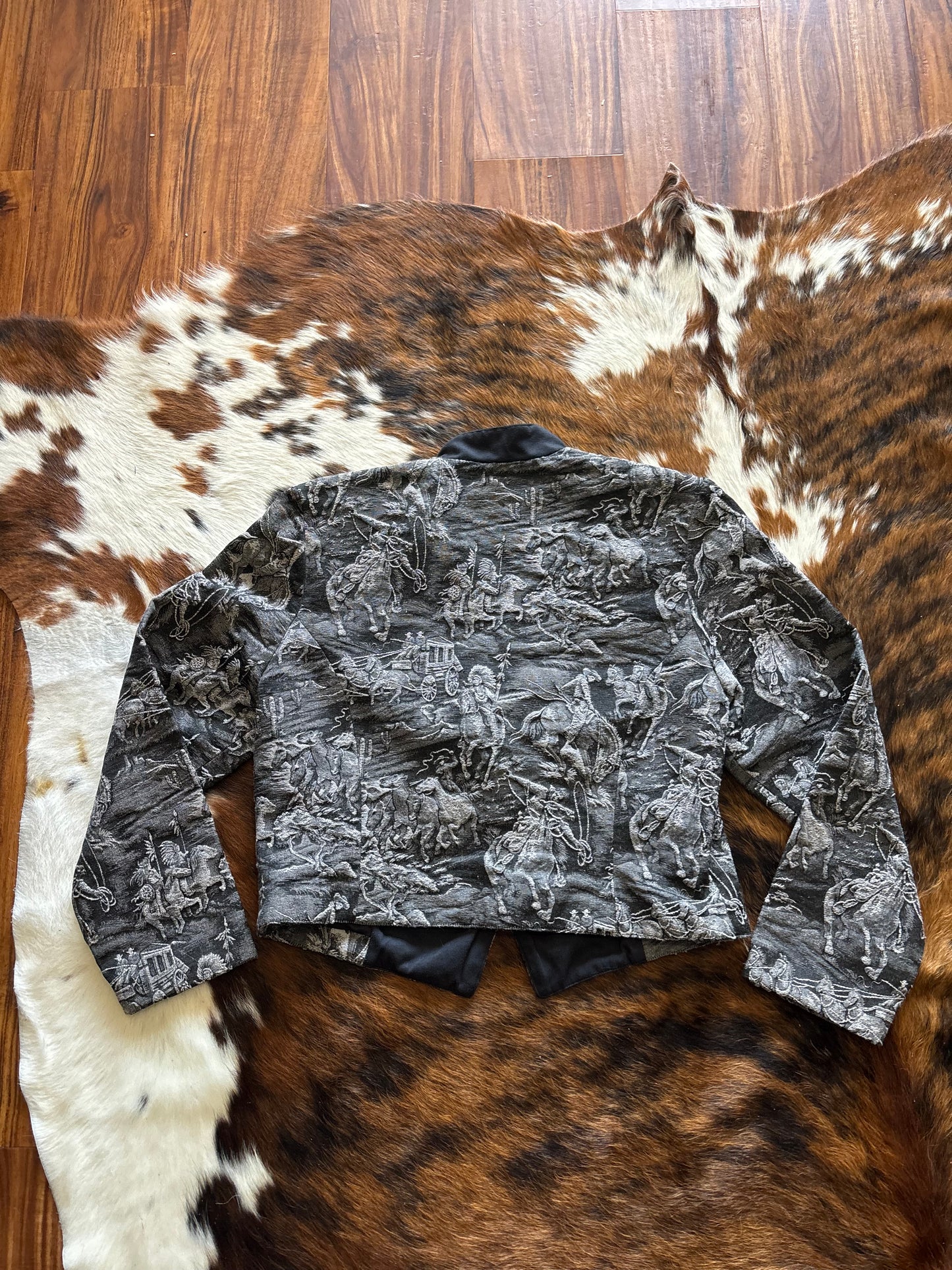 *VINTAGE* WOMENS CROP ROUGHRIDER TAPESTRY NATIVE AMERICAN JACKET