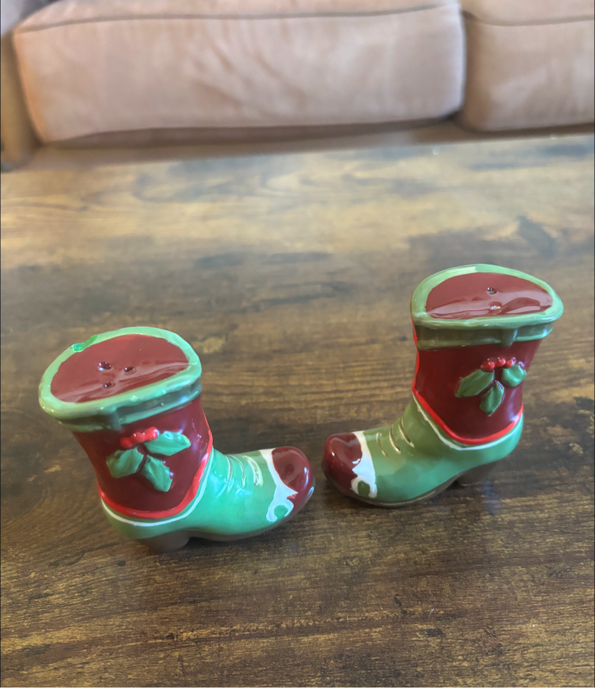 CHRISTMAS BOOTS SALT & PEPPER SHAKER SET *VINTAGE*