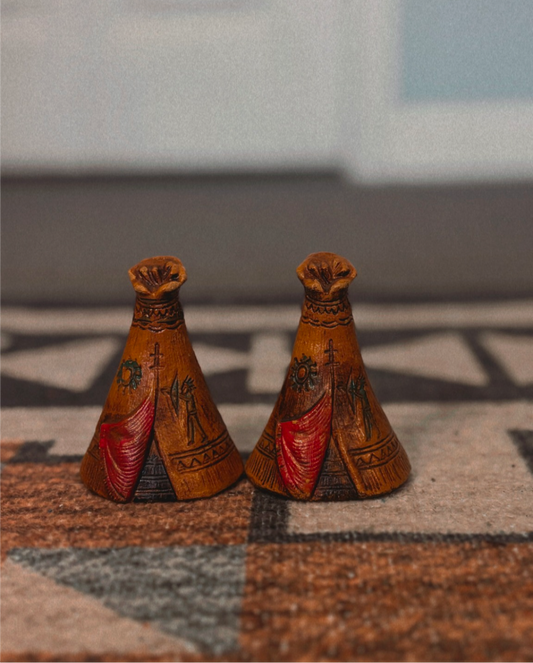 1947 TEEPEE SALT & PEPPER SHAKER SET *VINTAGE*