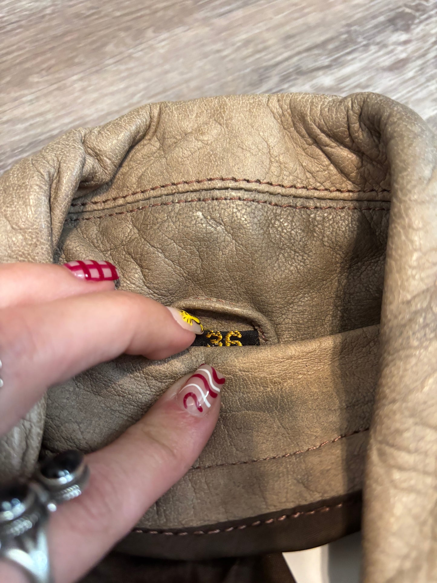 *VINTAGE* GORGEOUS TAN LEATHER FRINGE CONCHO BIKER JACKET