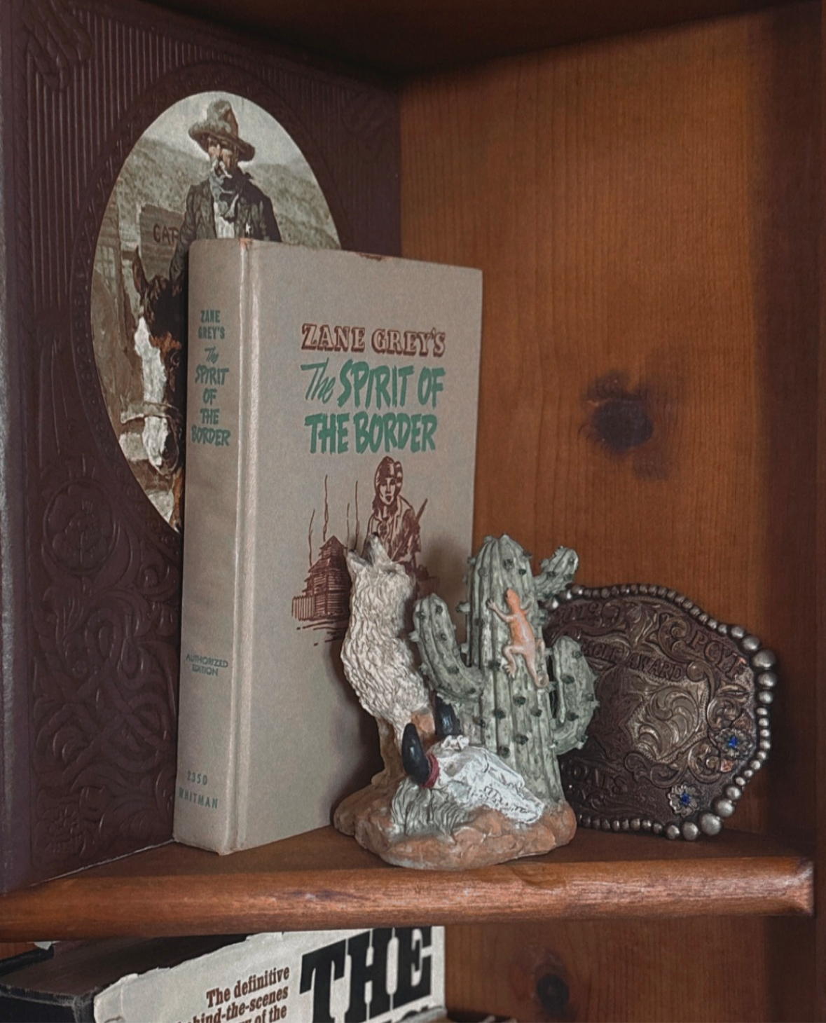 WESTERN CACTUS/ COYOTE FIGURE *VINTAGE*