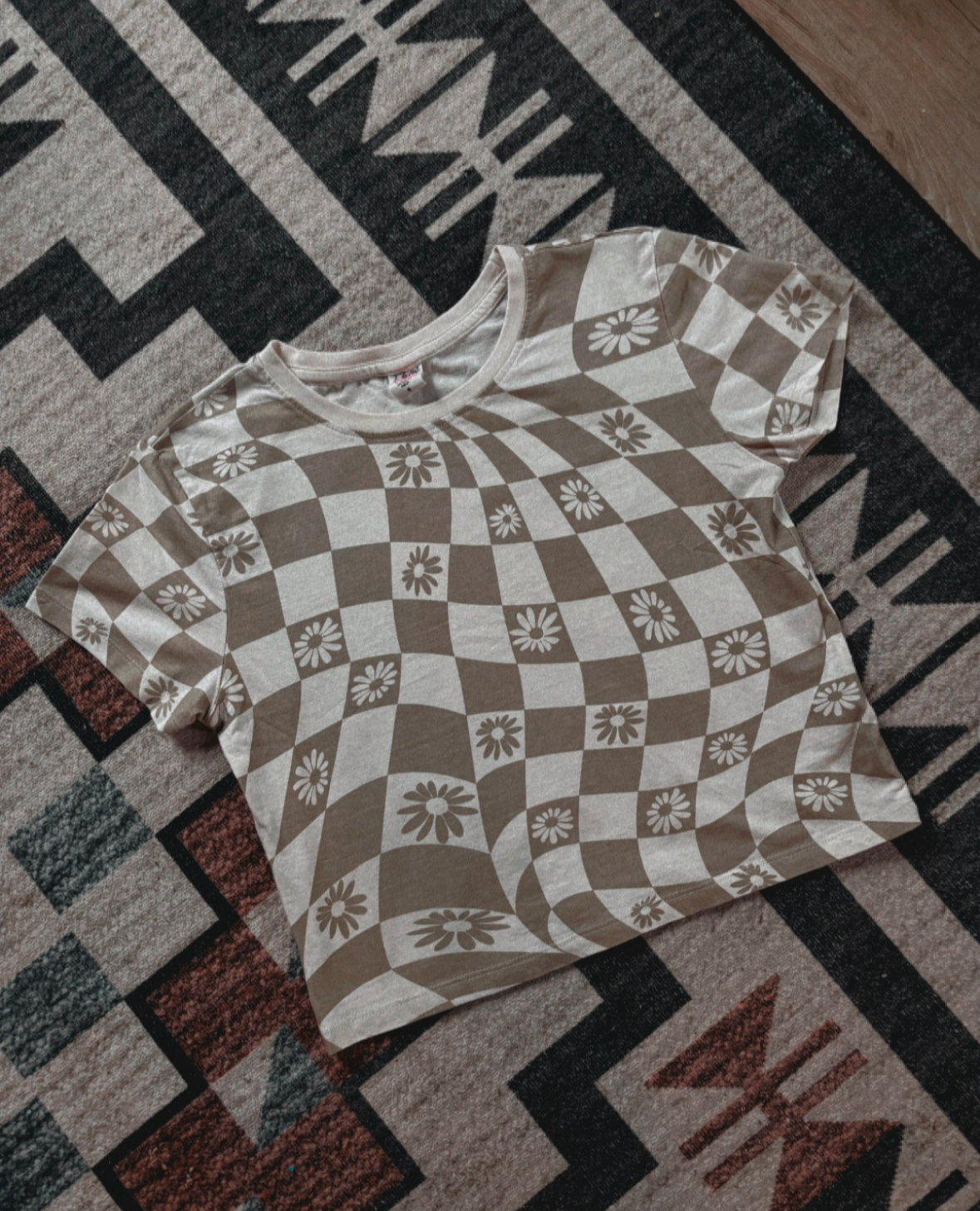 RETRO VIBES CHECKERED CROP TEE