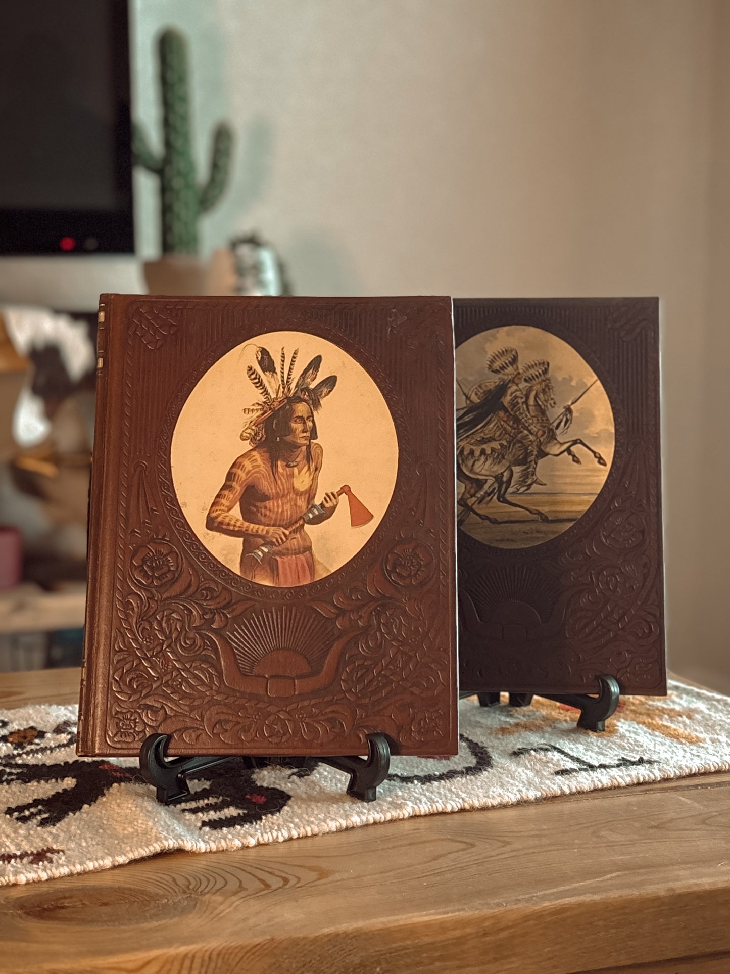 *VINTAGE* THE INDIANS & THE GREAT CHIEFS, LEATHER COVER TIME LIFE OLD WEST BOOKS