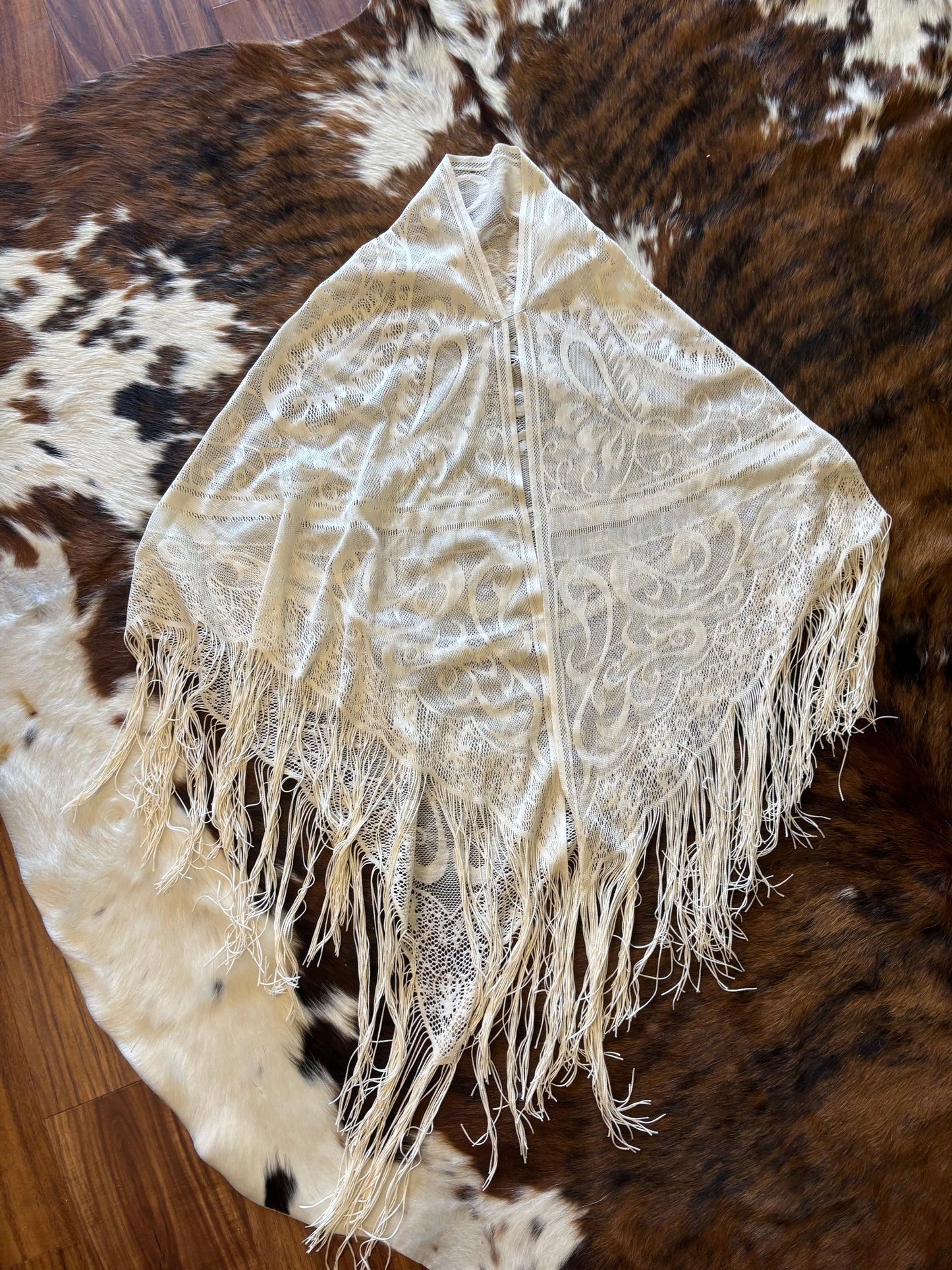 *VINTAGE* FLORAL LACE WRAP SHAWL