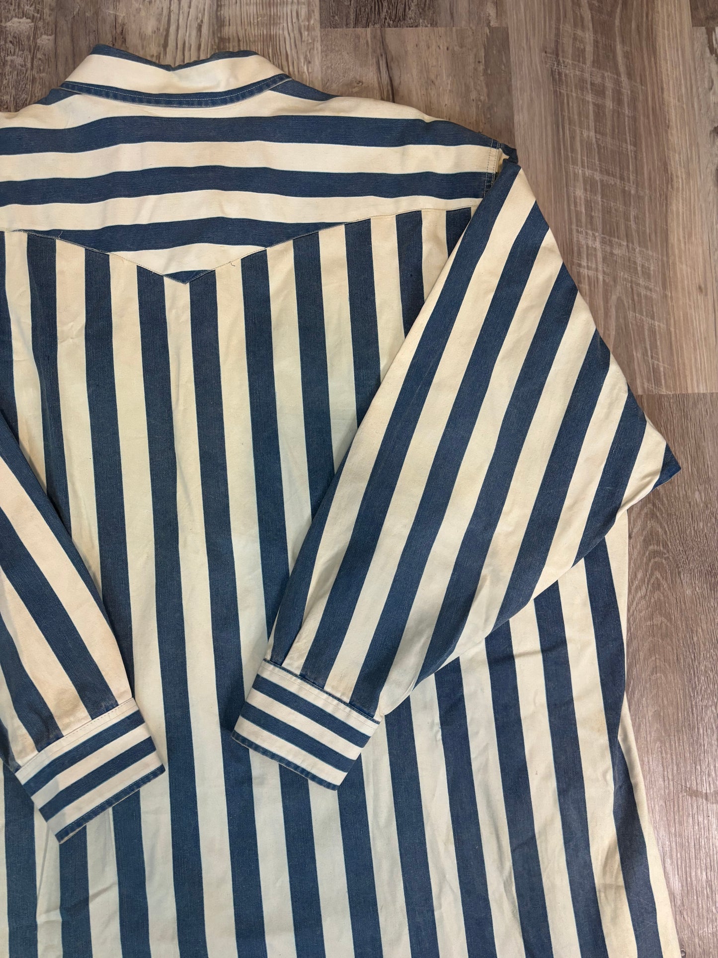 BLUE STRIPED BUTTON UP WRANGLER (VERY THICK) *VINTAGE*