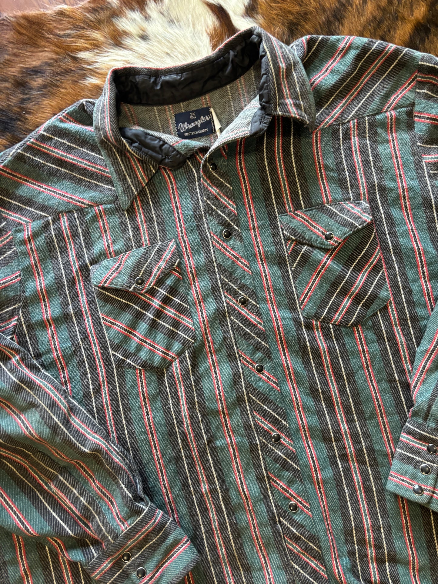 *VINTAGE* WRANGLER THICK WORK WEAR FLANNEL PEARL SNAP SHIRT