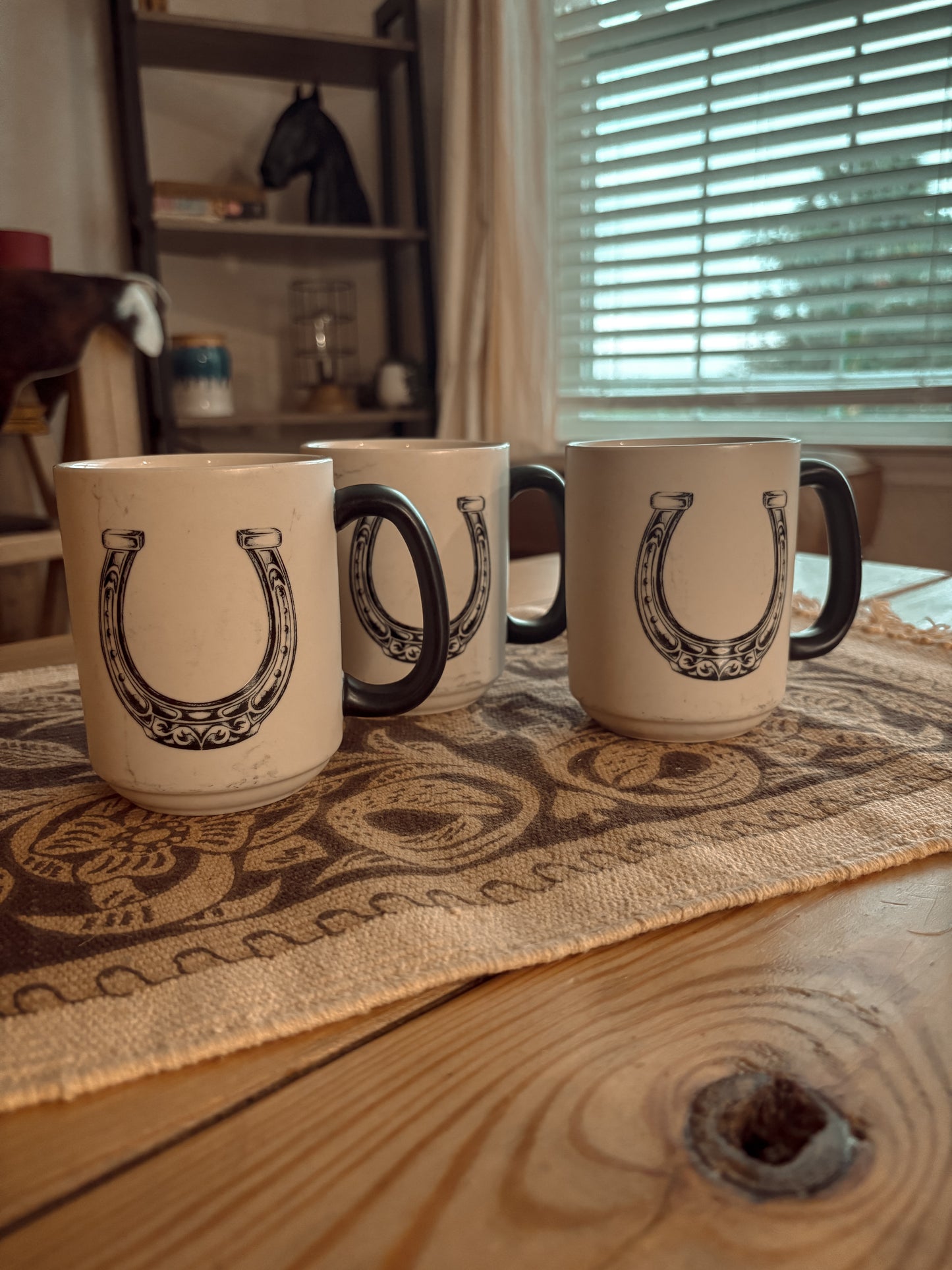 HORESHOE MUG SET OF 3 (plus 1 broken mug)