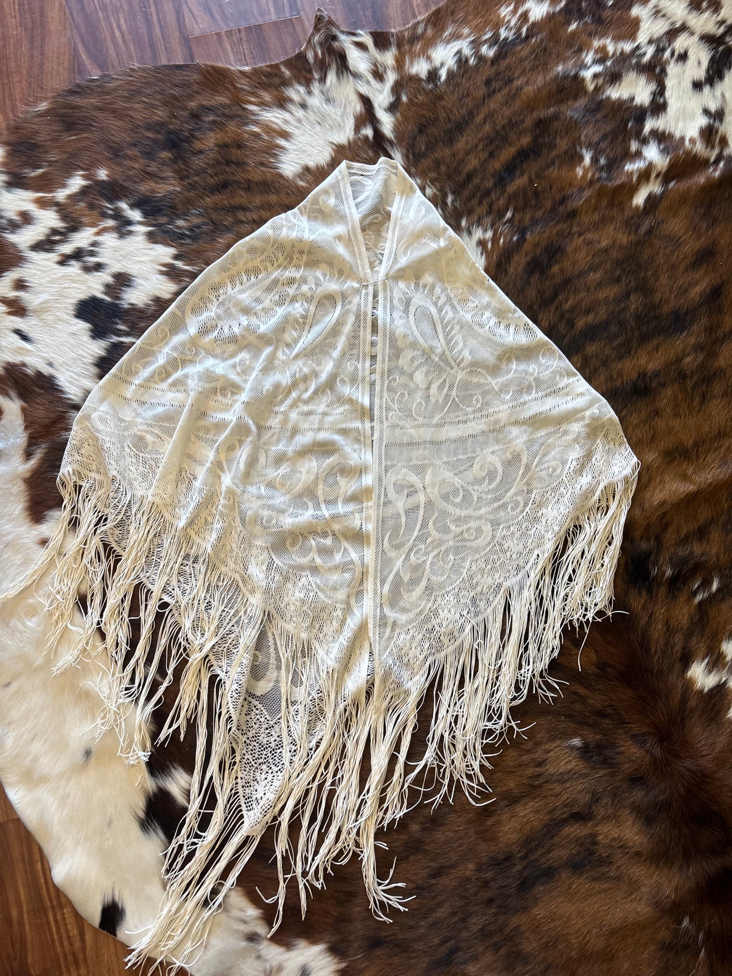 *VINTAGE* FLORAL LACE WRAP SHAWL