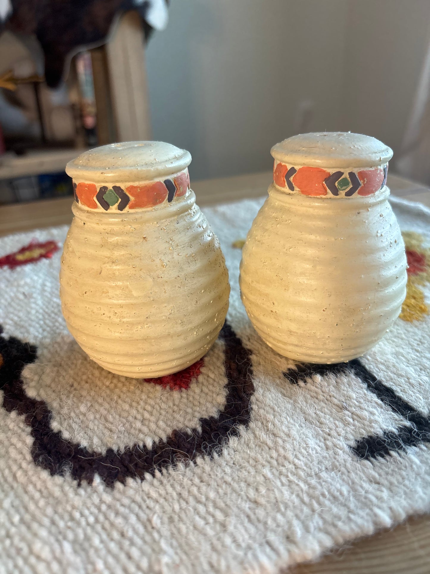 *VINTAGE* AZTEC SANTA FE SALT & PEPPER SHAKERS SET