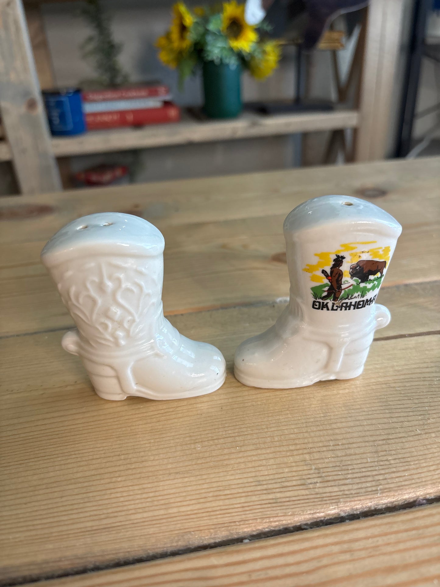 *VINTAGE* COWBOY BOOTS OKLAHOMA SALT & PEPPER SHAKER SET