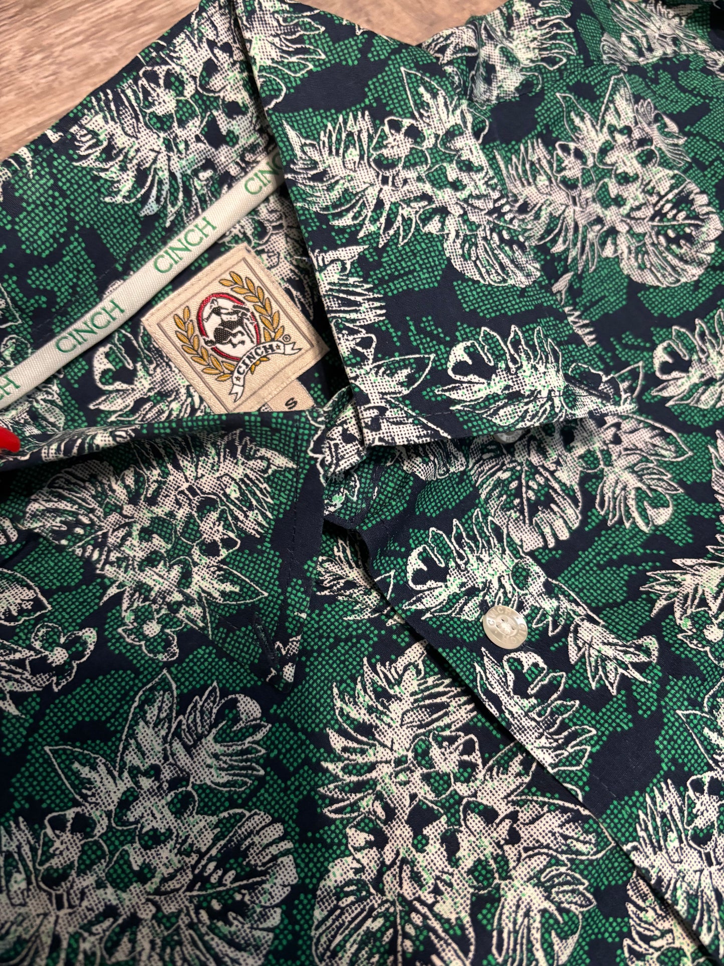 GREEN TROPICAL CINCH BUTTON UP SHIRT
