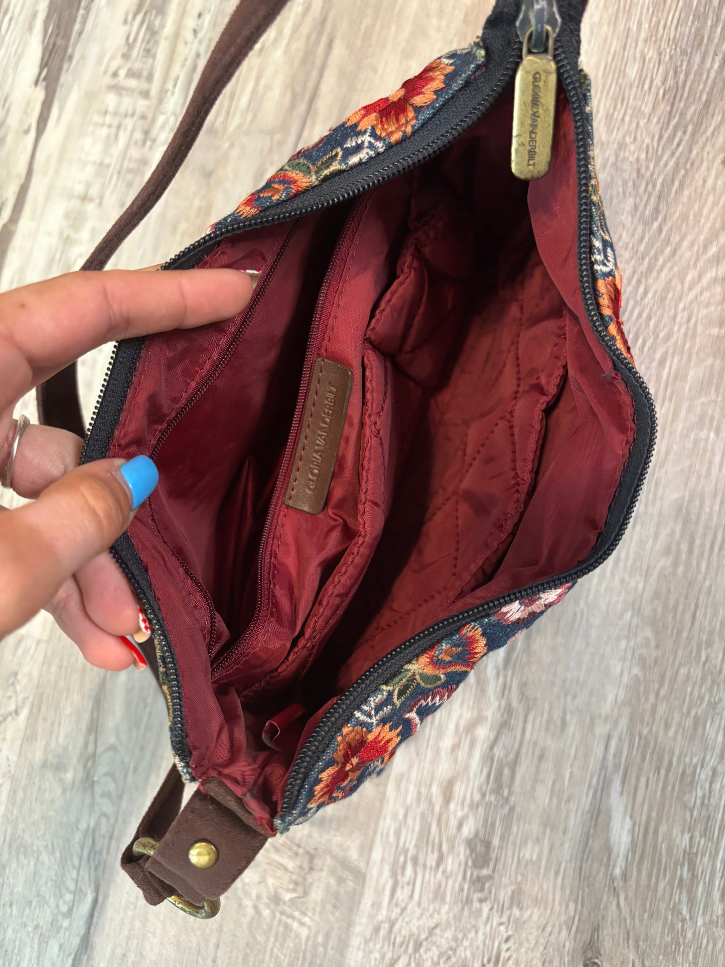 GLORIA VANDERBILT EMBROIDERED FLORAL HAND BAG PURSE