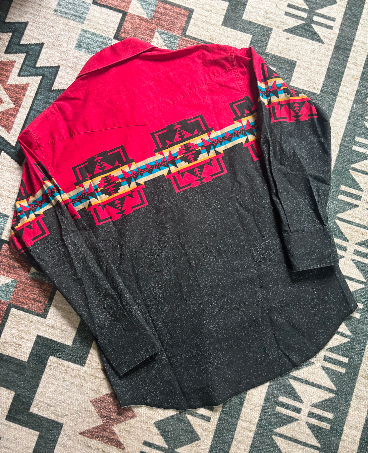 RED/BLACK AZTEC WRANGLER PEARL SNAP *VINTAGE*