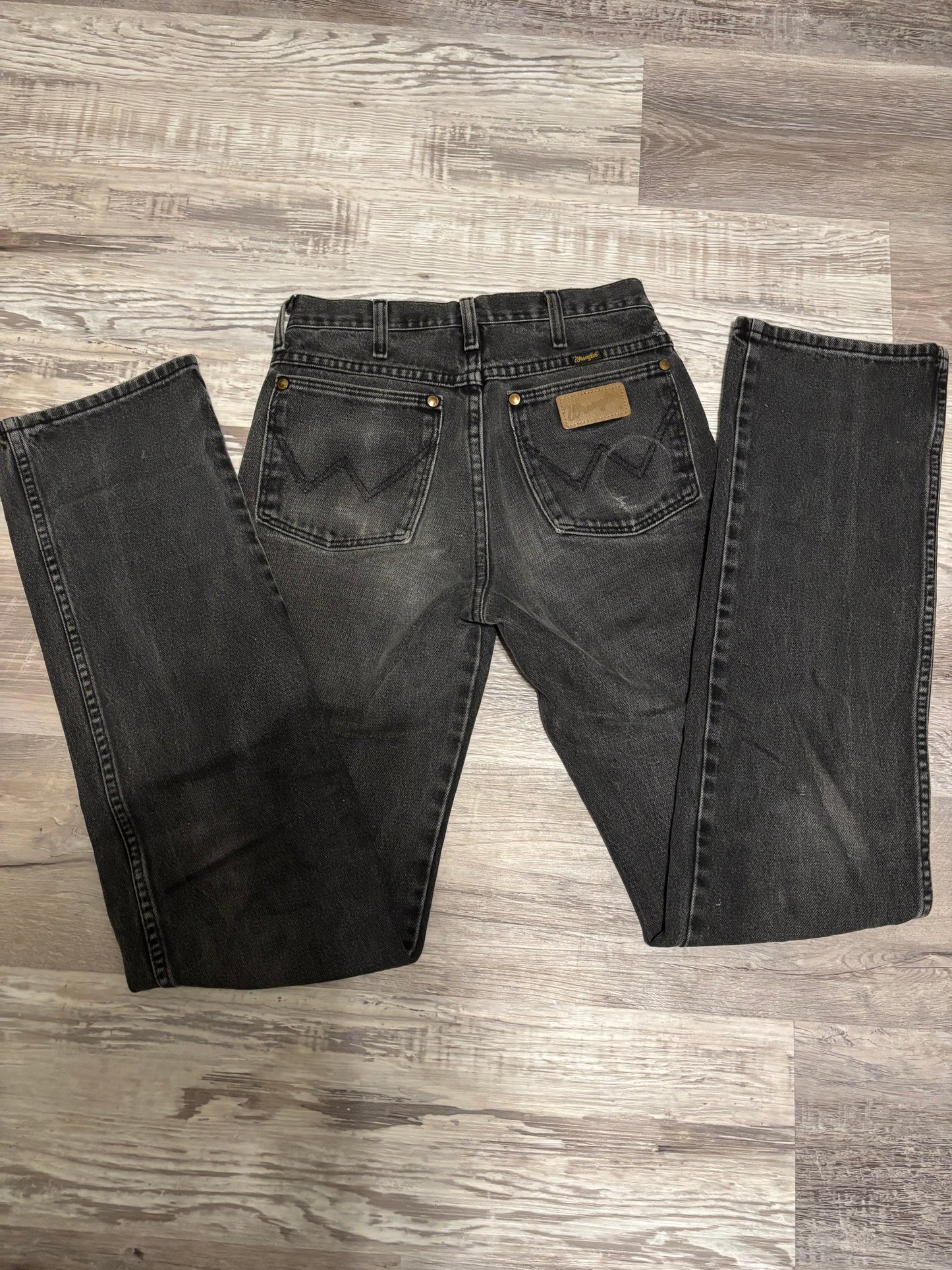 *VINTAGE* 26” BLACK WORN OUT WRANGLER JEANS