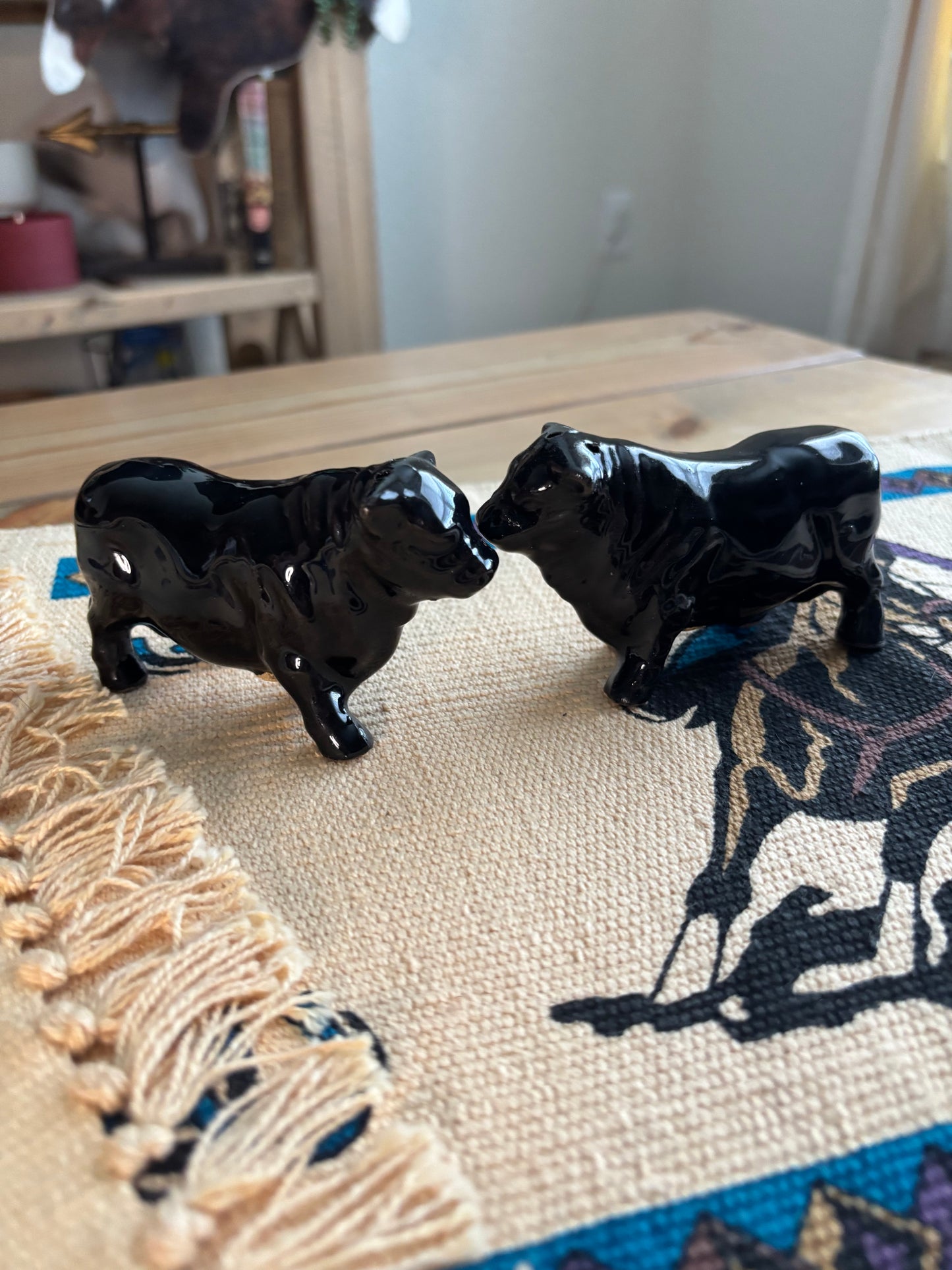 *VINTAGE* BLACK ANGUS SALT & PEPPER SHAKERS SET