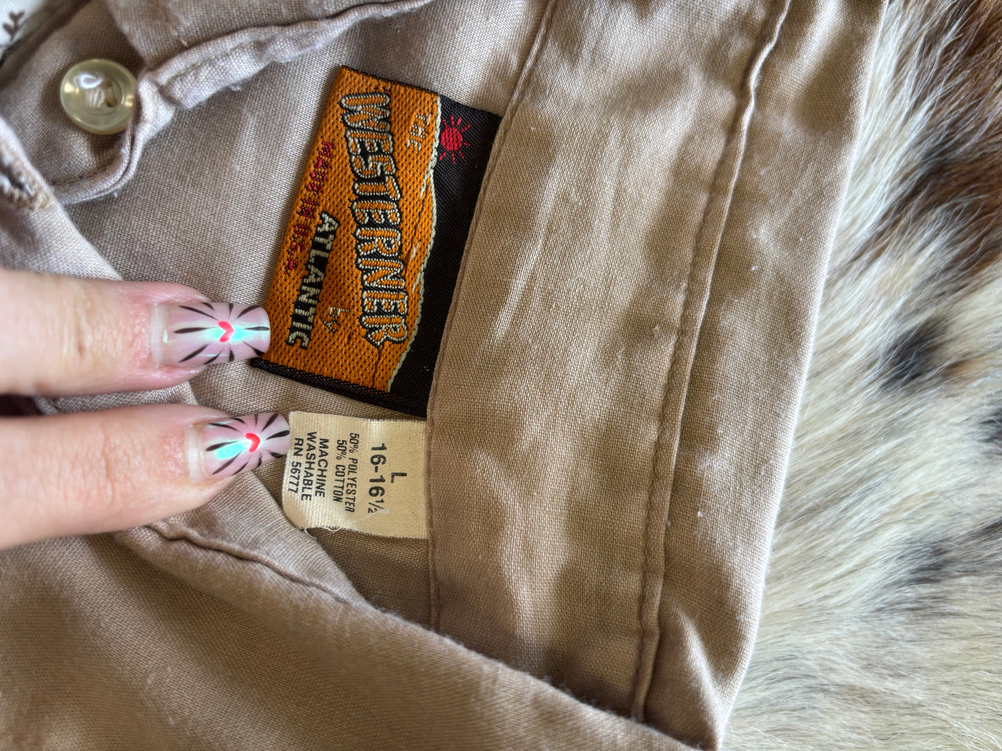 *VINTAGE* TAN FLORAL PEARL SNAP