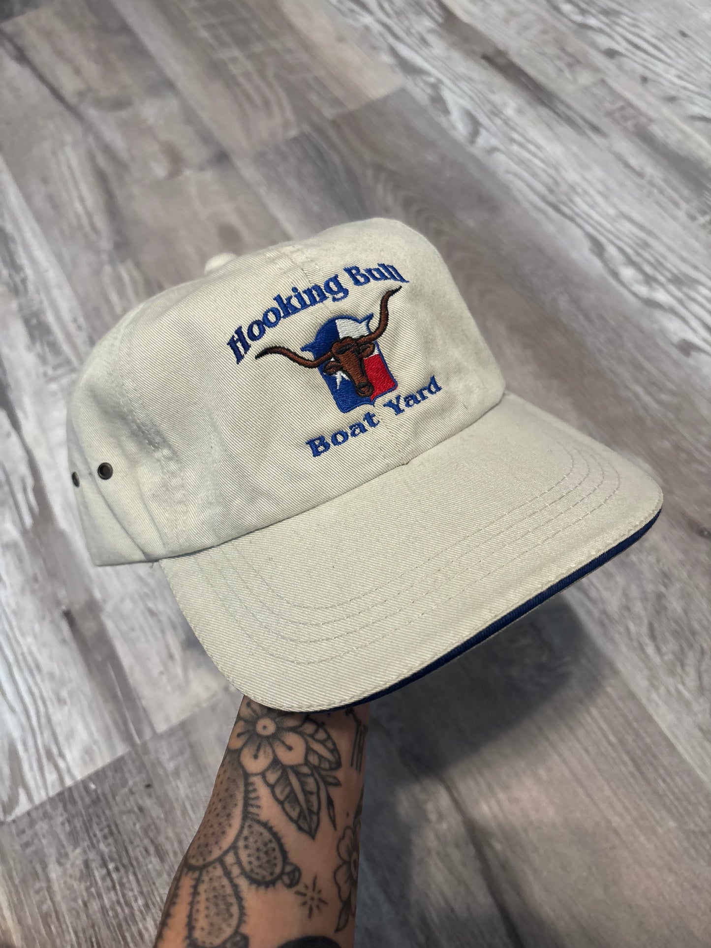 HOOKING BULL BOAT YARD HAT *VINTAGE*