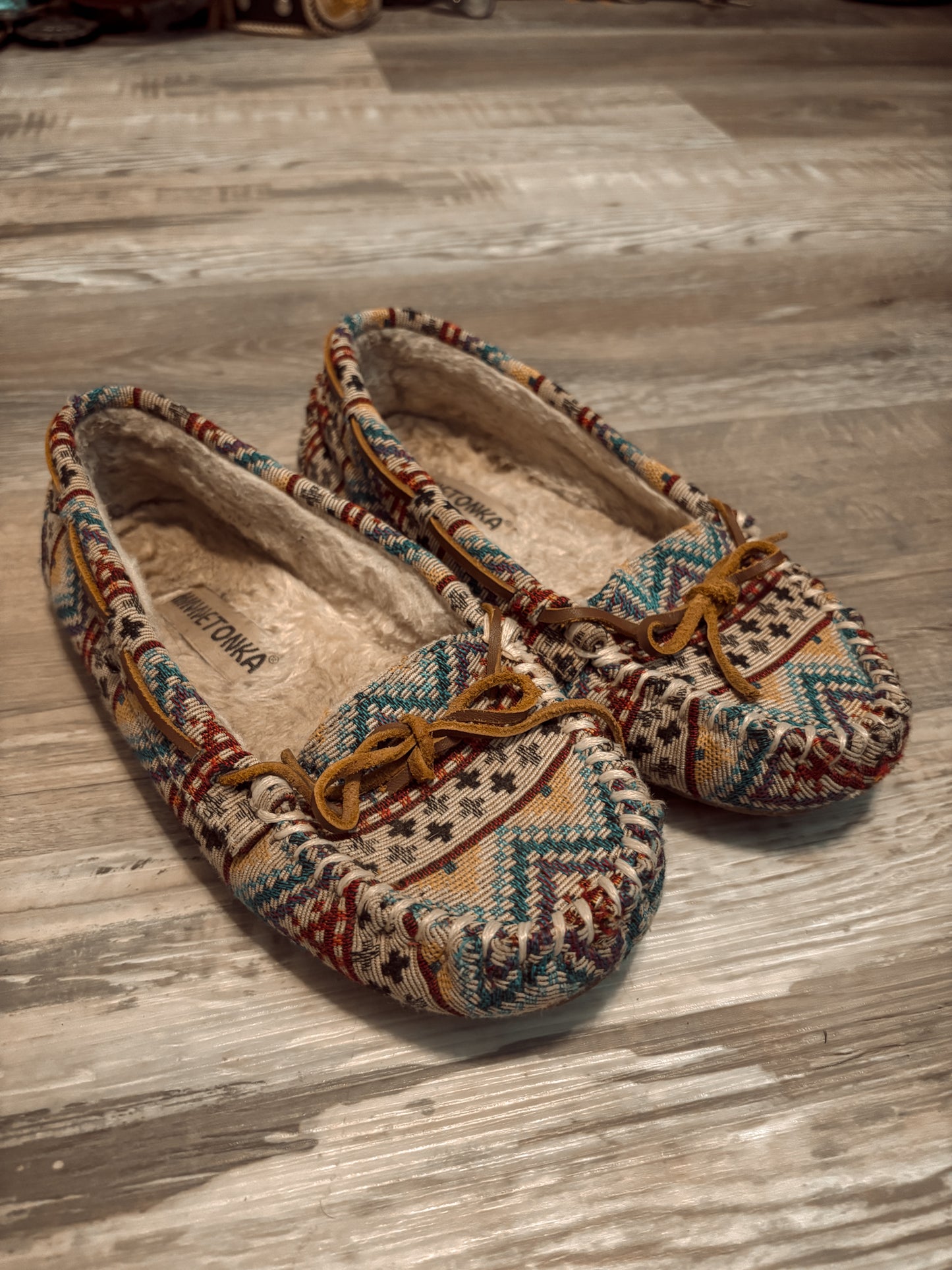 MINNETONKA SLIPPER AZTEC MOSAIC MOCCASINS