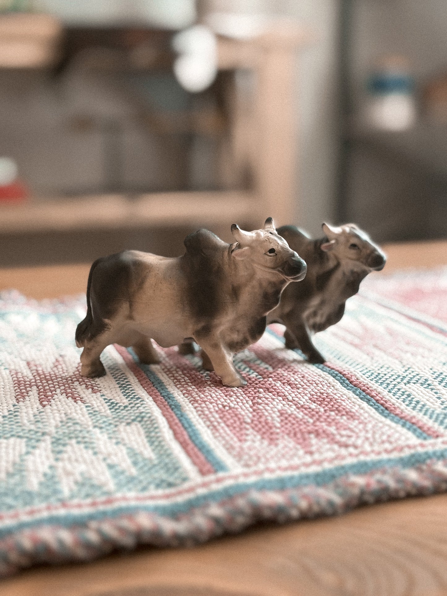 VICTORIA CERAMICS BRAHMAN SALT & PEPPER SHAKER SET *VINTAGE*