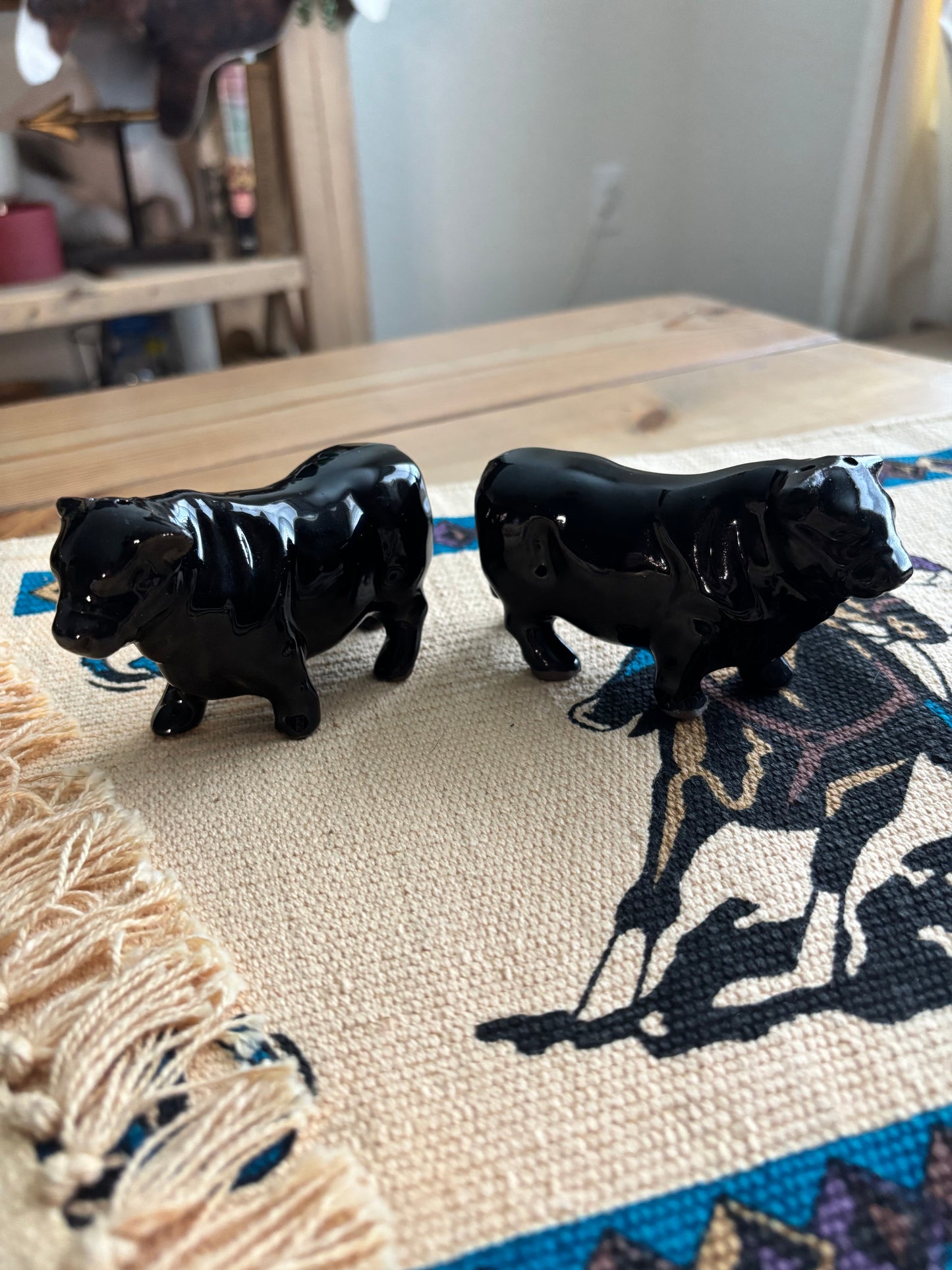 *VINTAGE* BLACK ANGUS SALT & PEPPER SHAKERS SET