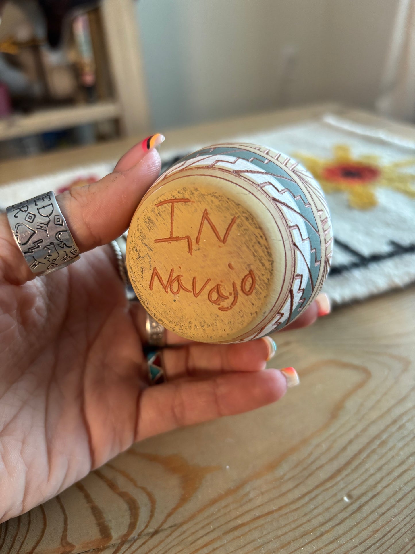 *VINTAGE* NAVAJO ETCHED SMALL POTTERY VASE