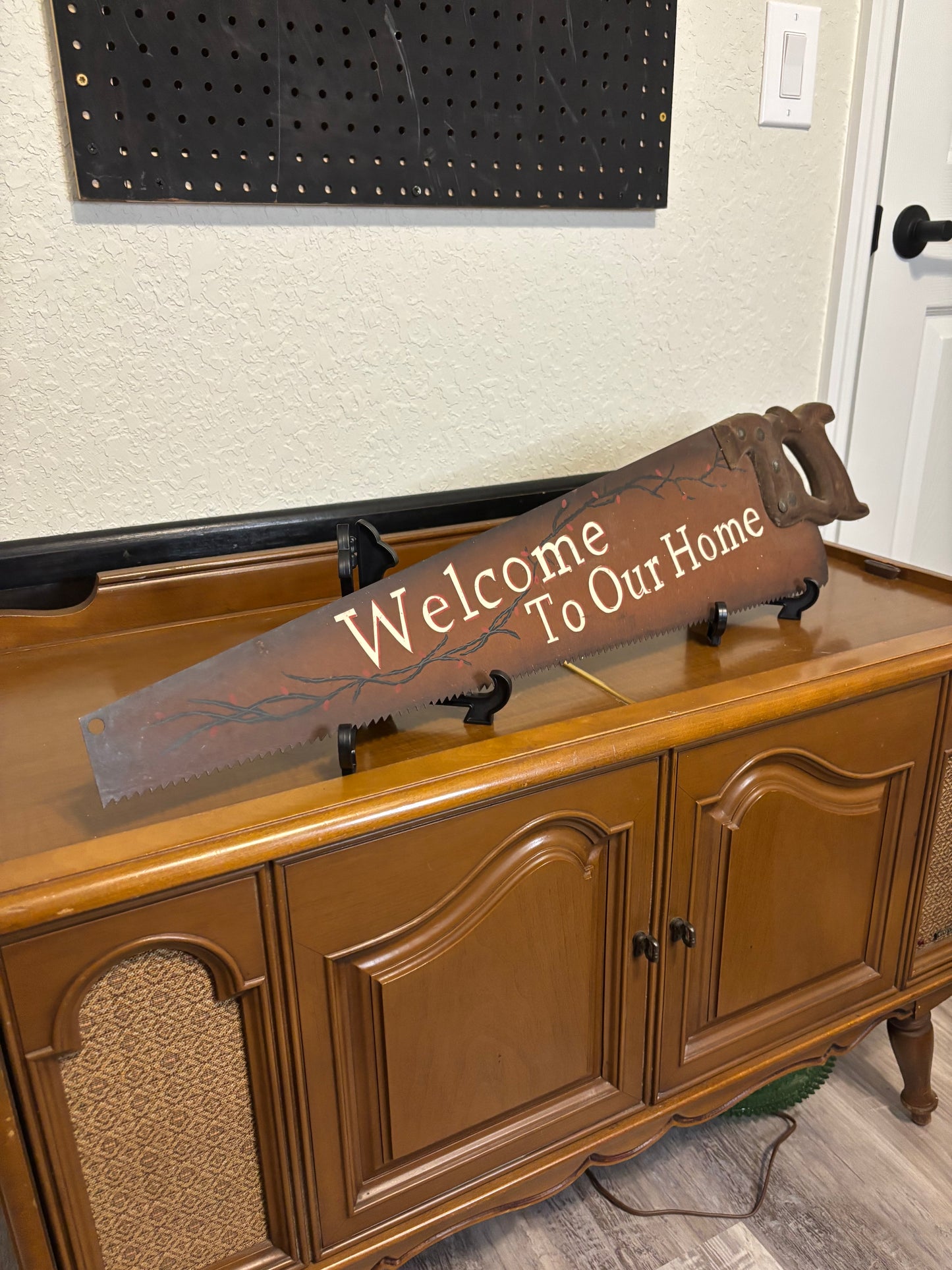 *VINTAGE* RUSTY CRUSTY WELCOME HOME HAND SAW SIGN
