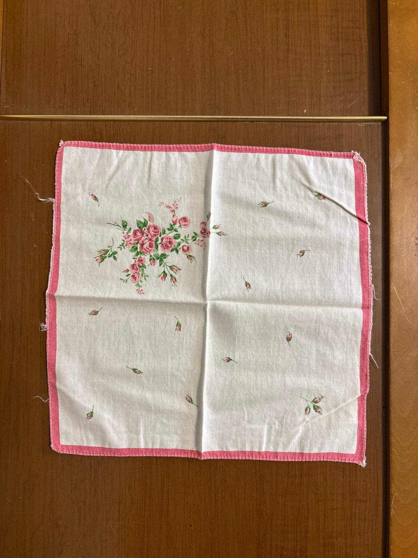 *VINTAGE* GRANNY’S FLORAL HANKIES